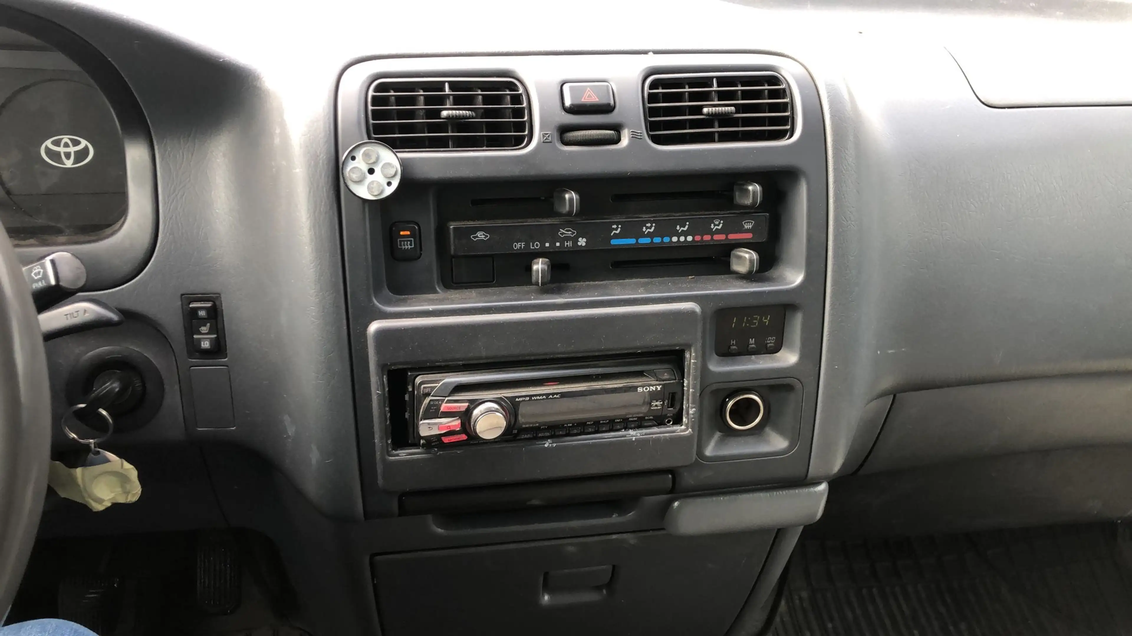 Toyota Hiace 2.5 long chassis — photo 9