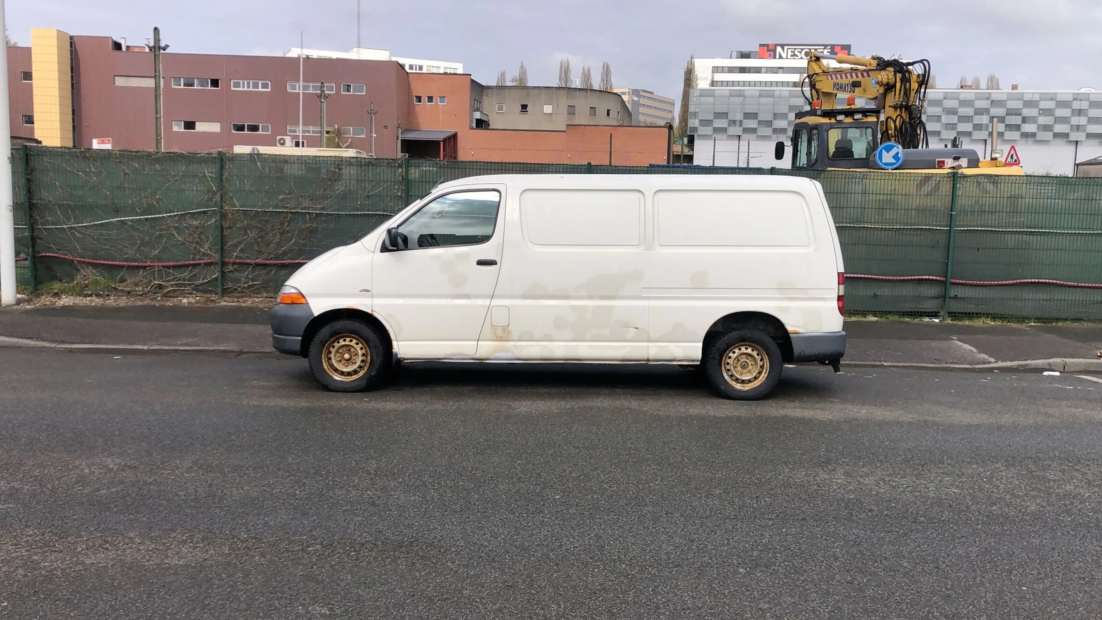 Toyota Hiace 2.5 long chassis — photo 4