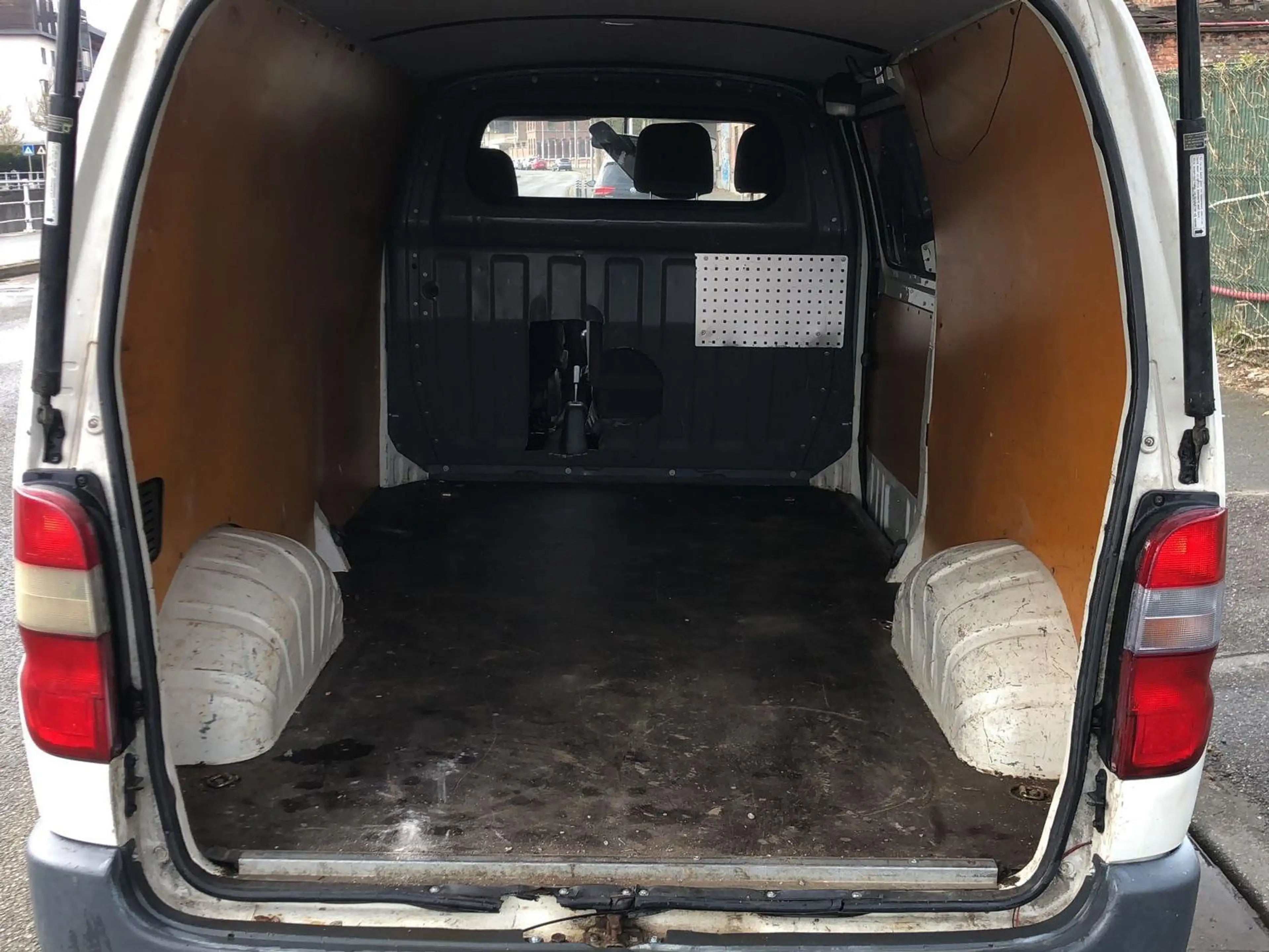 Toyota Hiace 2.5 long chassis — photo 8