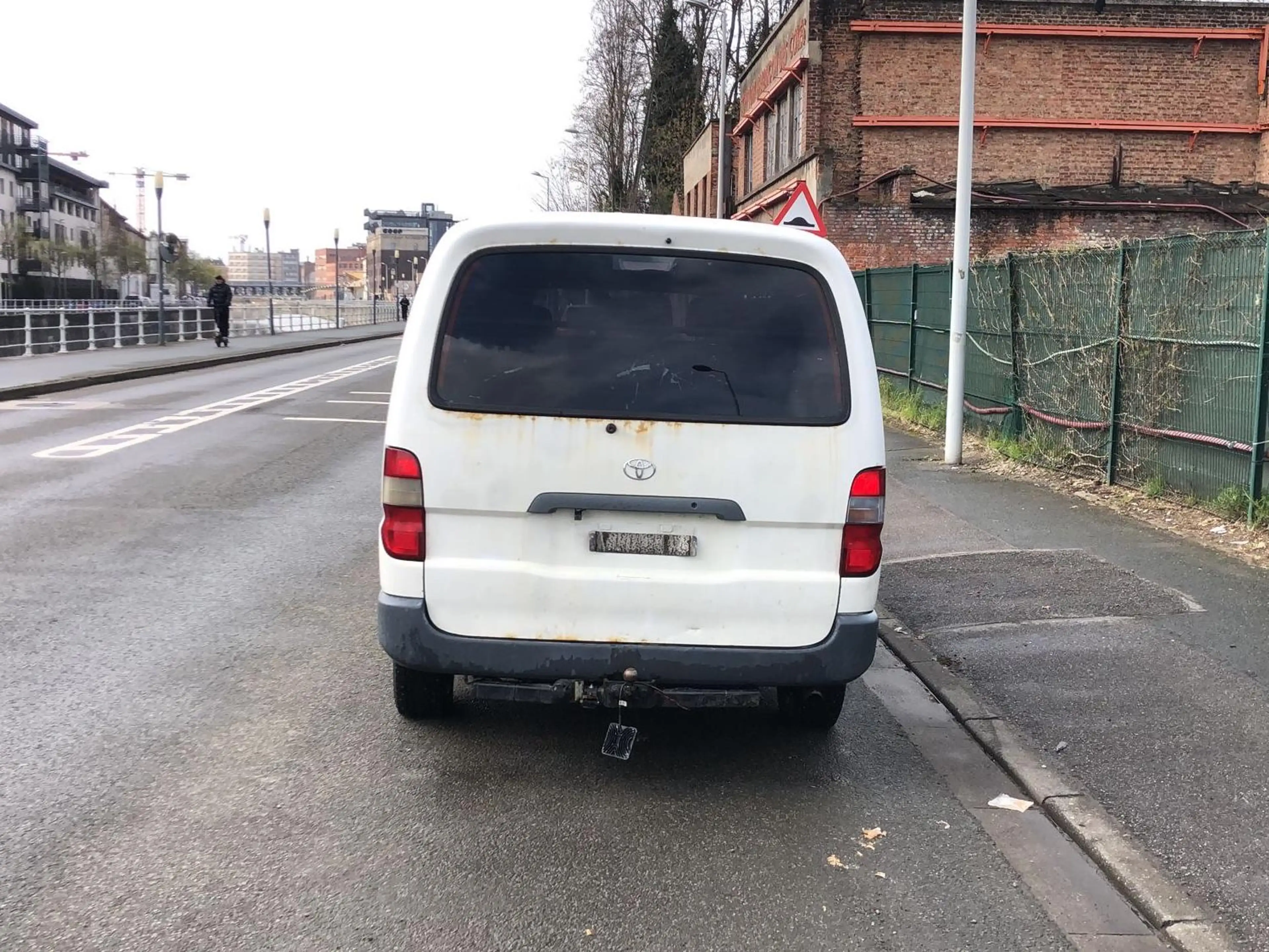 Toyota Hiace 2.5 long chassis — photo 5