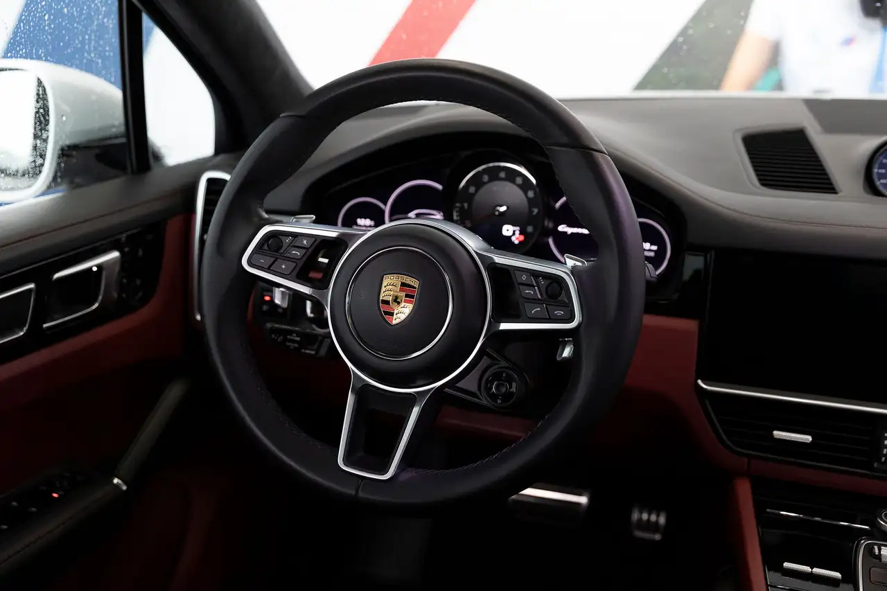 Porsche Cayenne снимка Porsche Cayenne
