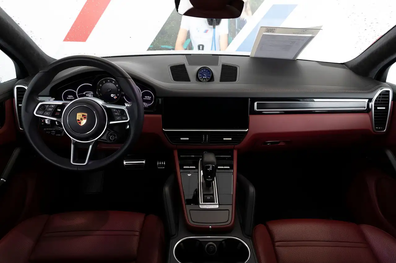 Porsche Cayenne снимка Porsche Cayenne