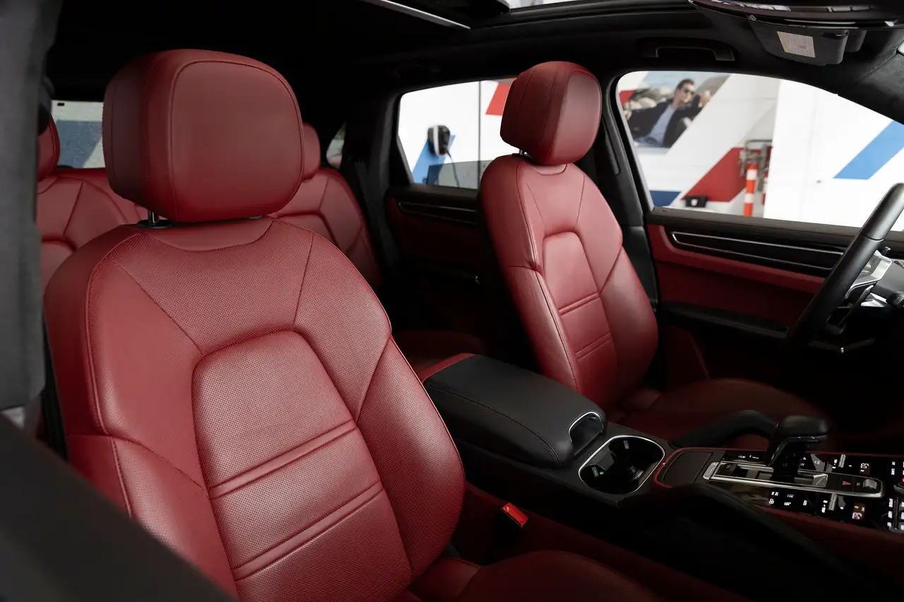 Porsche Cayenne снимка Porsche Cayenne