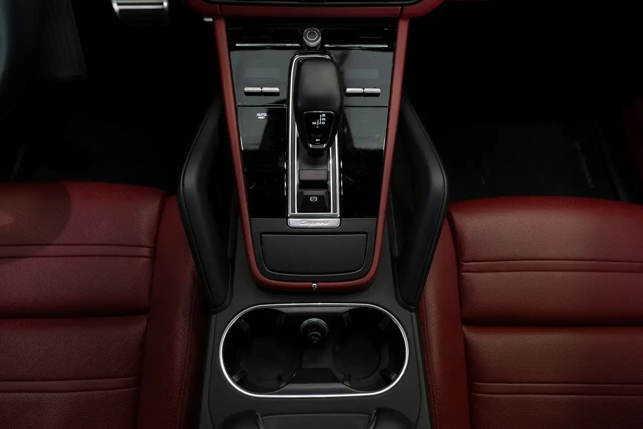 Porsche Cayenne снимка Porsche Cayenne
