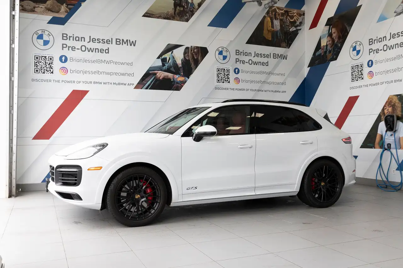 Porsche Cayenne снимка Porsche Cayenne