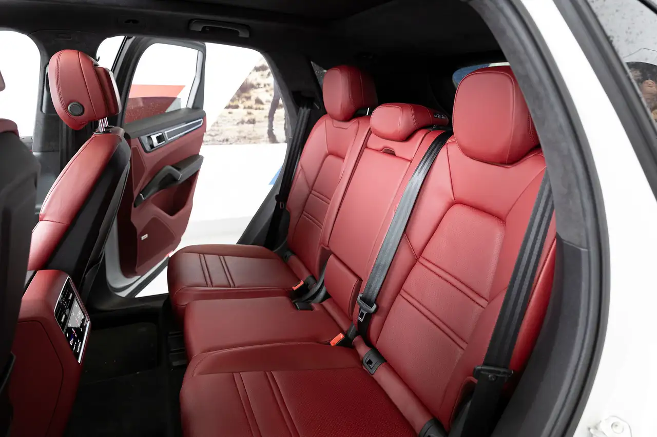 Porsche Cayenne снимка Porsche Cayenne