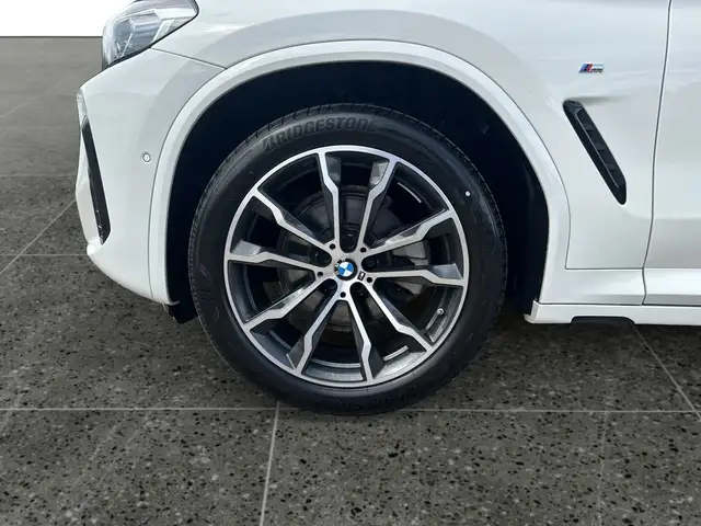 BMW X4 view 10
