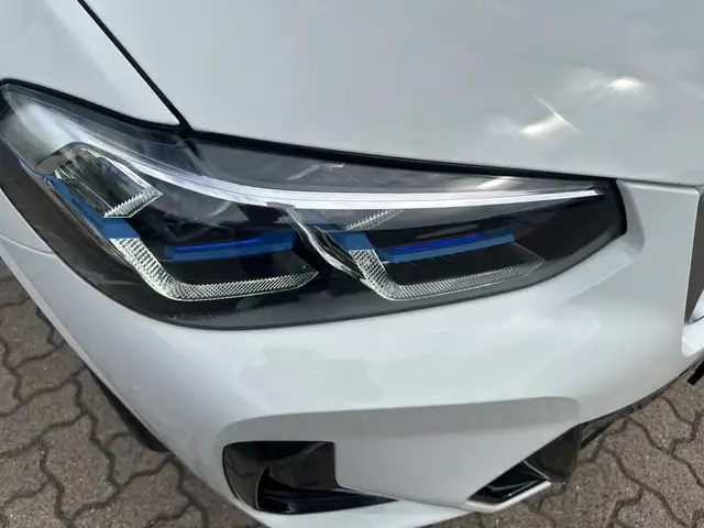 BMW X4 view 9