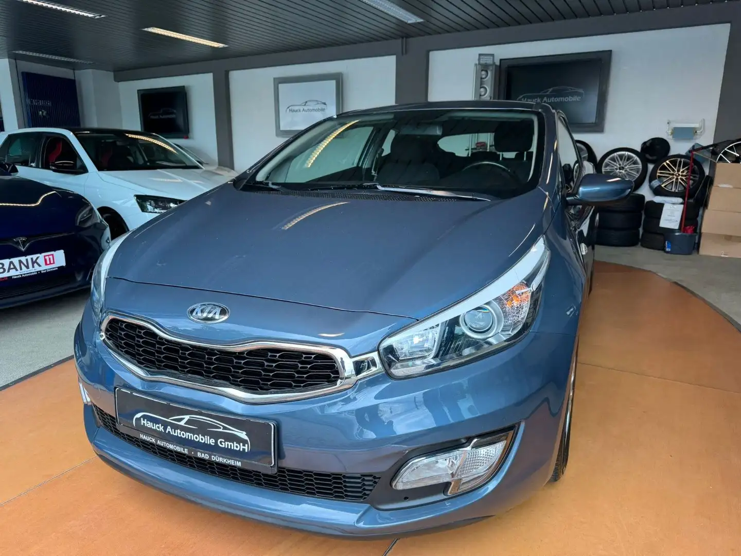 Kia Ceed / cee'd Ceed LENKRAD-HZG/SHZ/MEDIA-IN/TEMPOMAT/MFL Blau - 1
