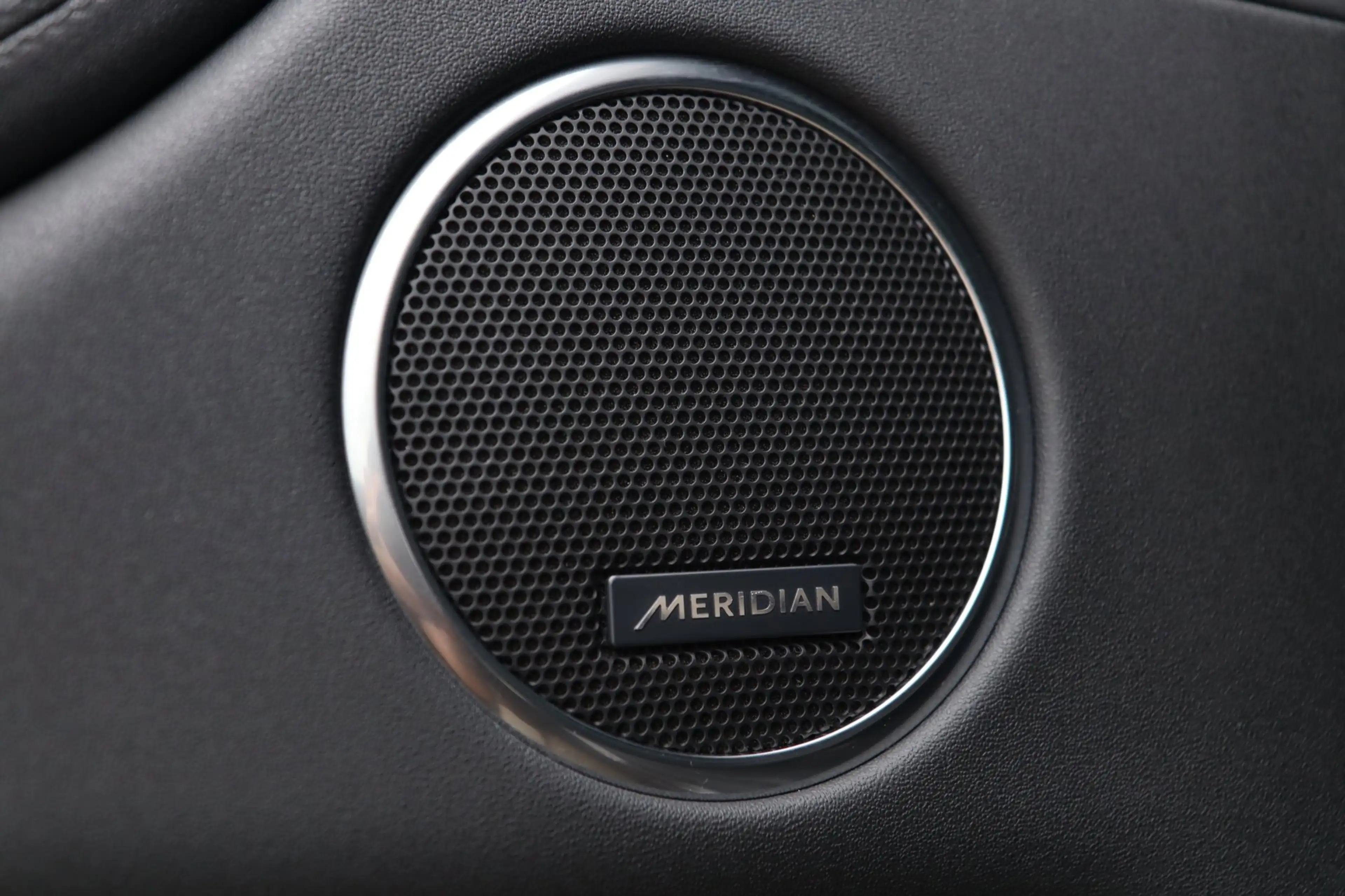 Land Rover Discovery Sport P300e 1.5 R-Dynamic SE / MEMORY / ACC / MERIDIAN / — photo 10