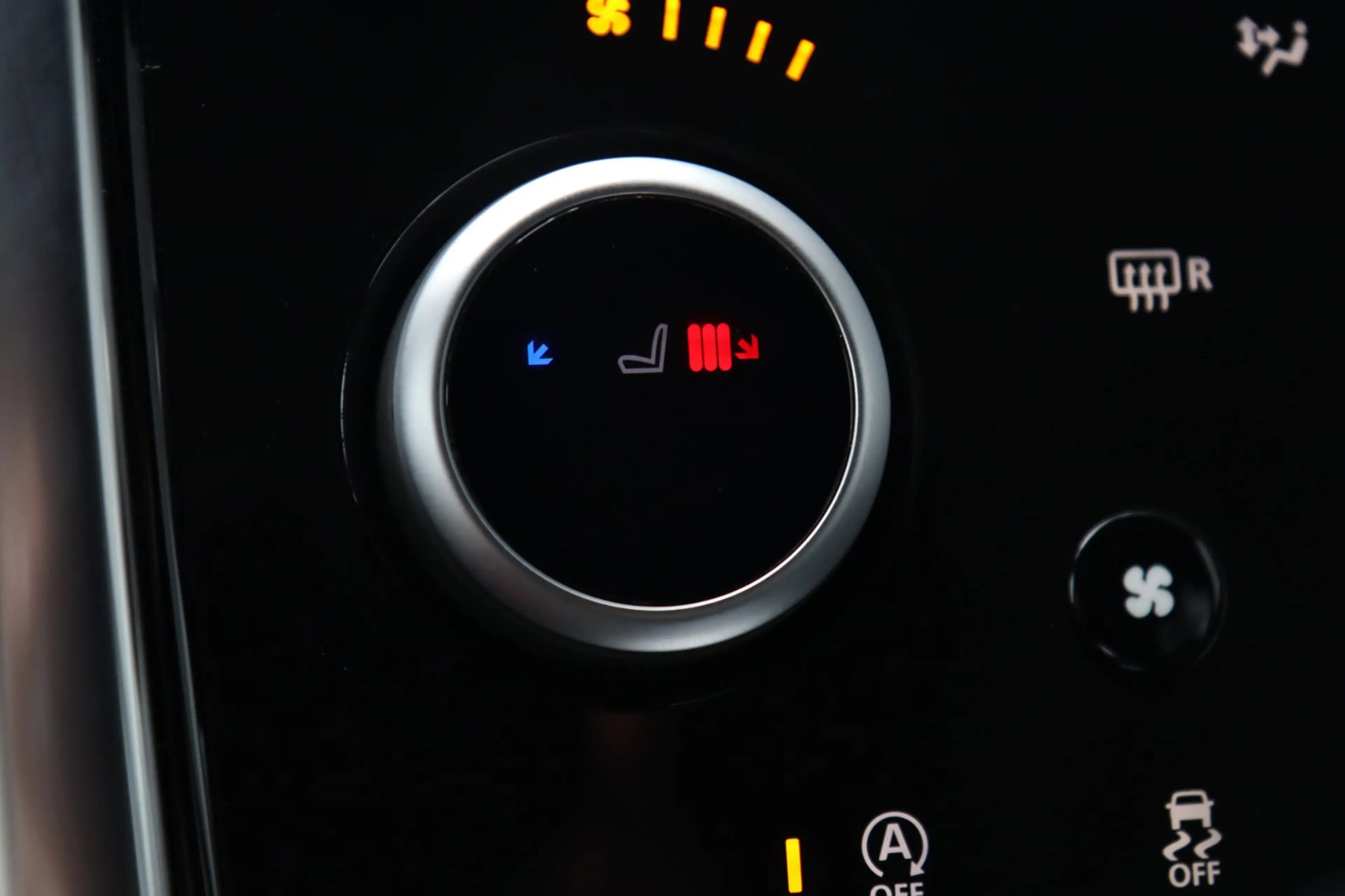 Land Rover Discovery Sport P300e 1.5 R-Dynamic SE / MEMORY / ACC / MERIDIAN / — photo 13