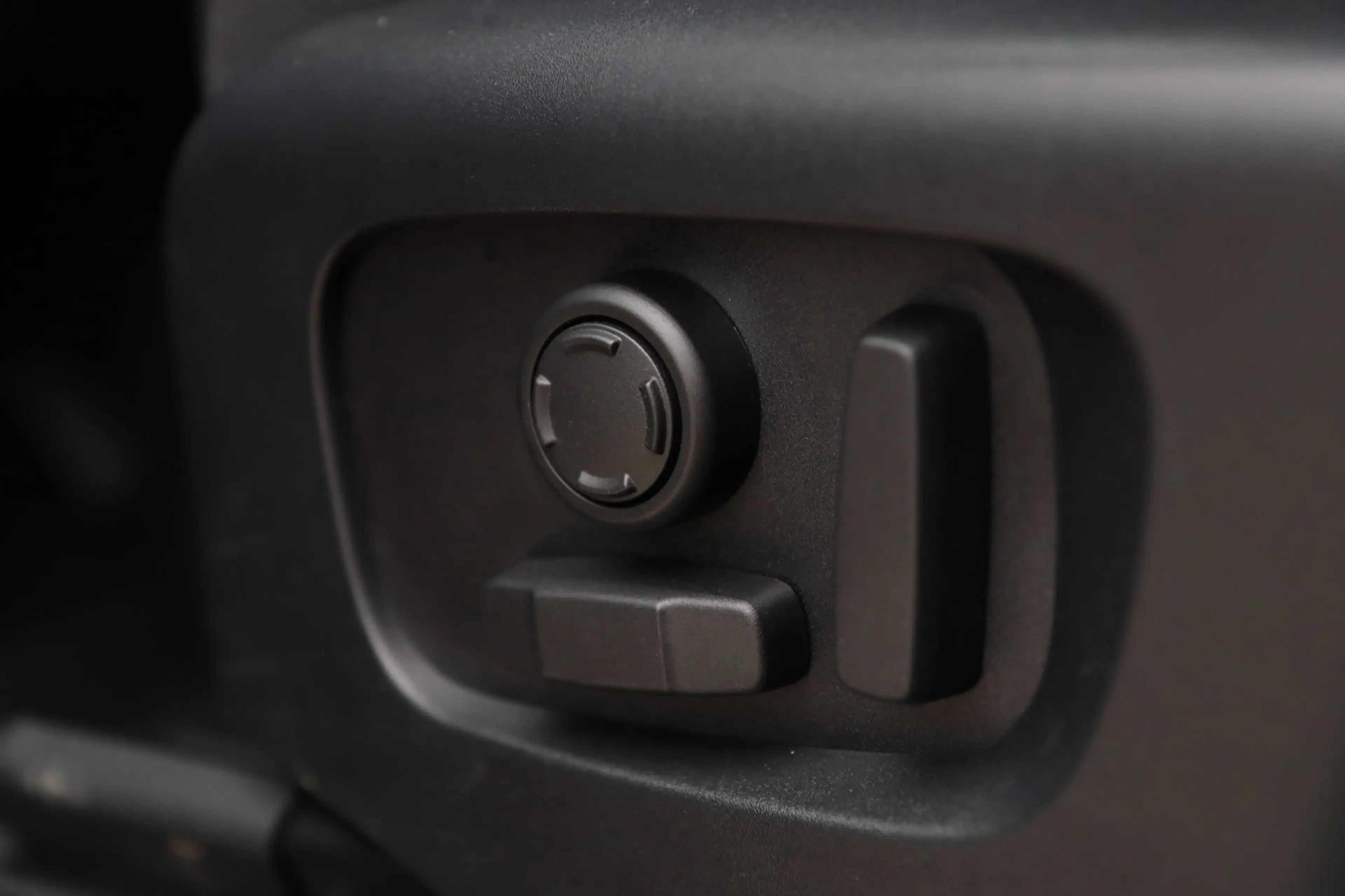 Land Rover Discovery Sport P300e 1.5 R-Dynamic SE / MEMORY / ACC / MERIDIAN / — photo 12