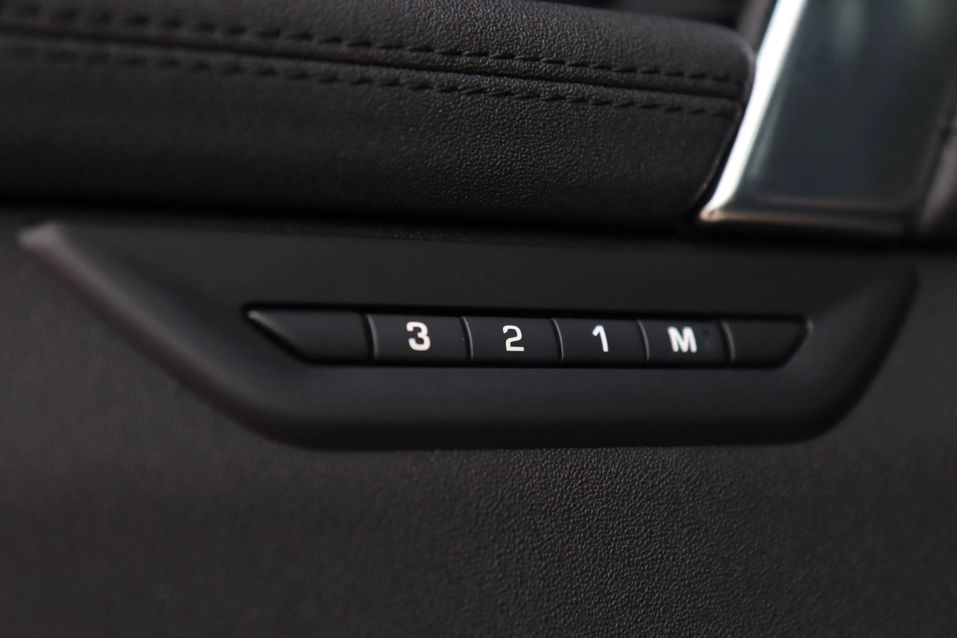 Land Rover Discovery Sport P300e 1.5 R-Dynamic SE / MEMORY / ACC / MERIDIAN / — photo 11