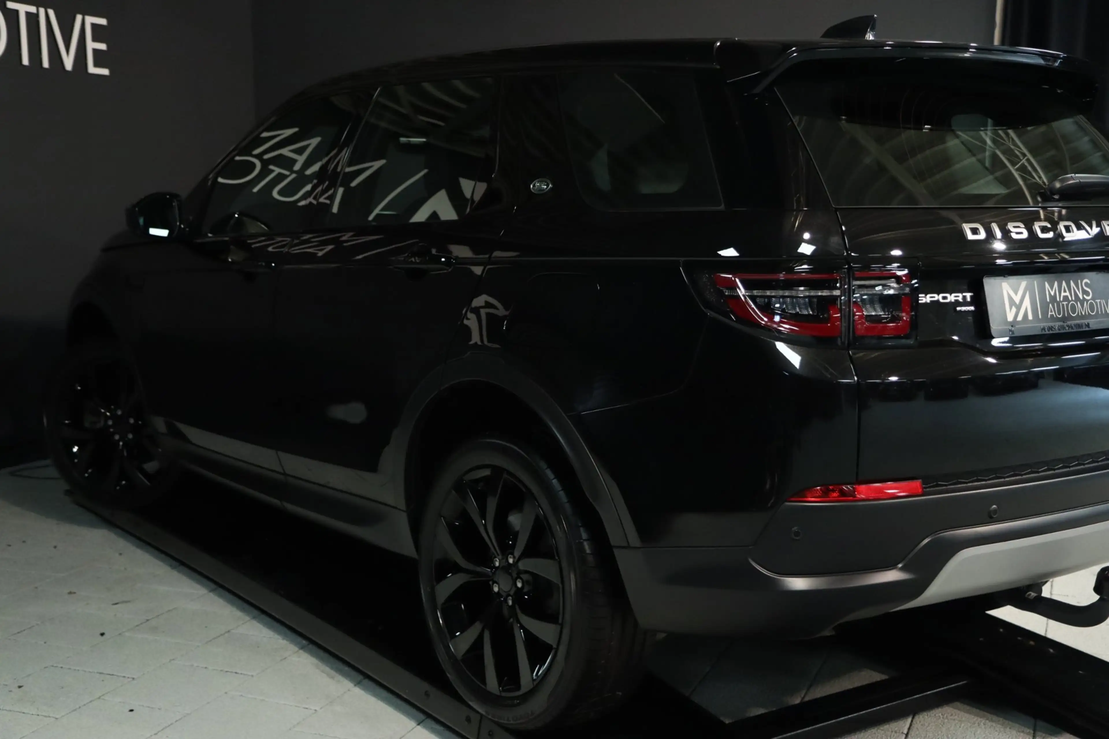 Land Rover Discovery Sport P300e 1.5 R-Dynamic SE / MEMORY / ACC / MERIDIAN / — photo 3