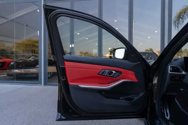 BMW 3 Series view 9