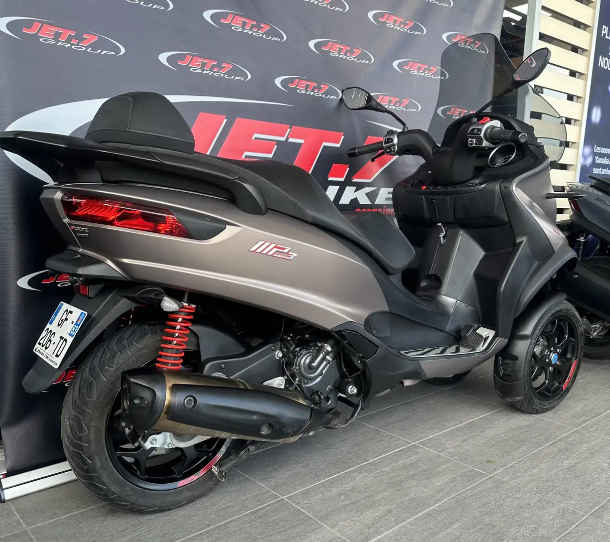 Piaggio MP3 500 Hnědá - 2