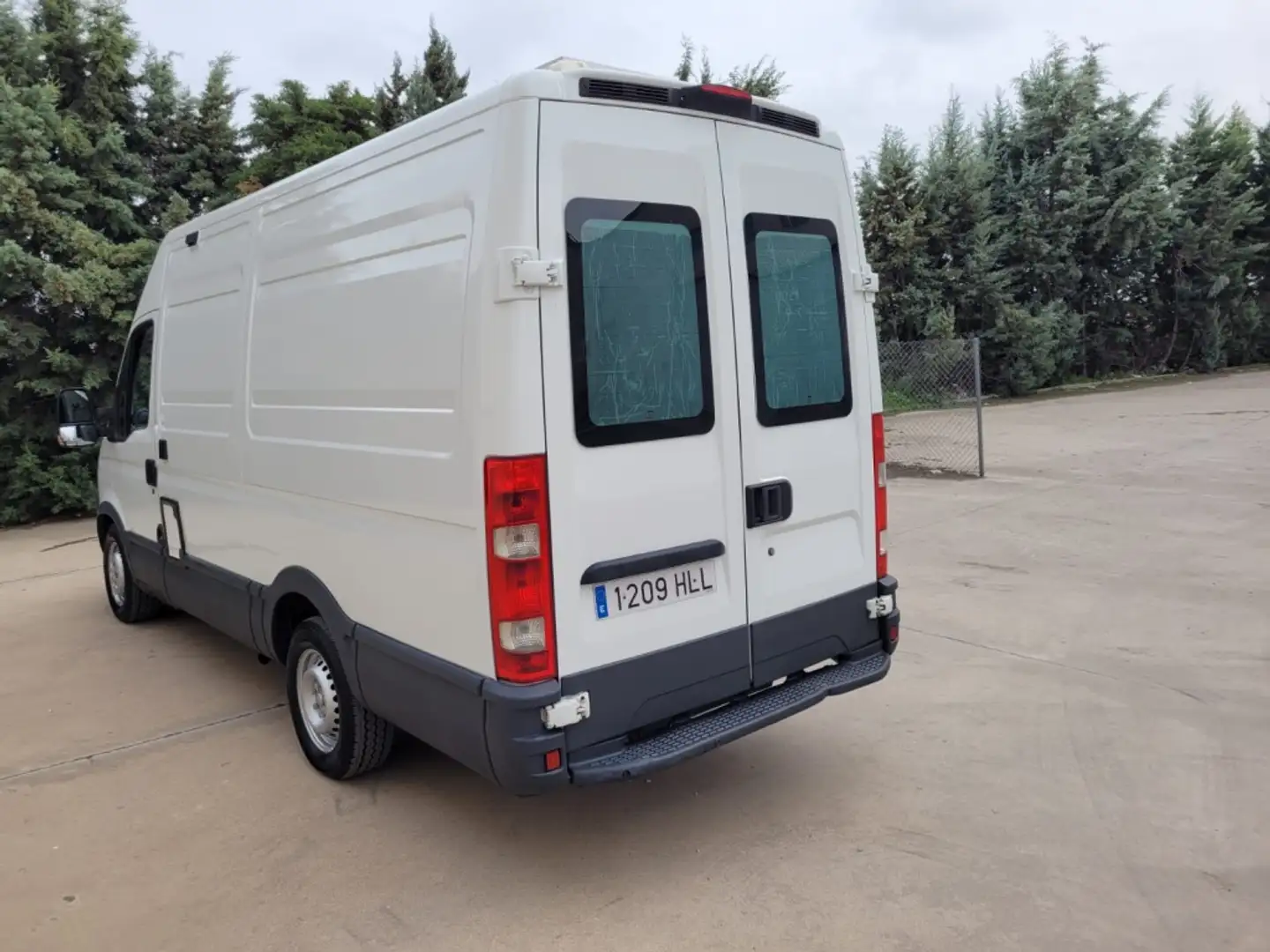 Iveco Daily Chasis Db. Cabina 35C13 D Leaf 3000 126 Blanc - 2