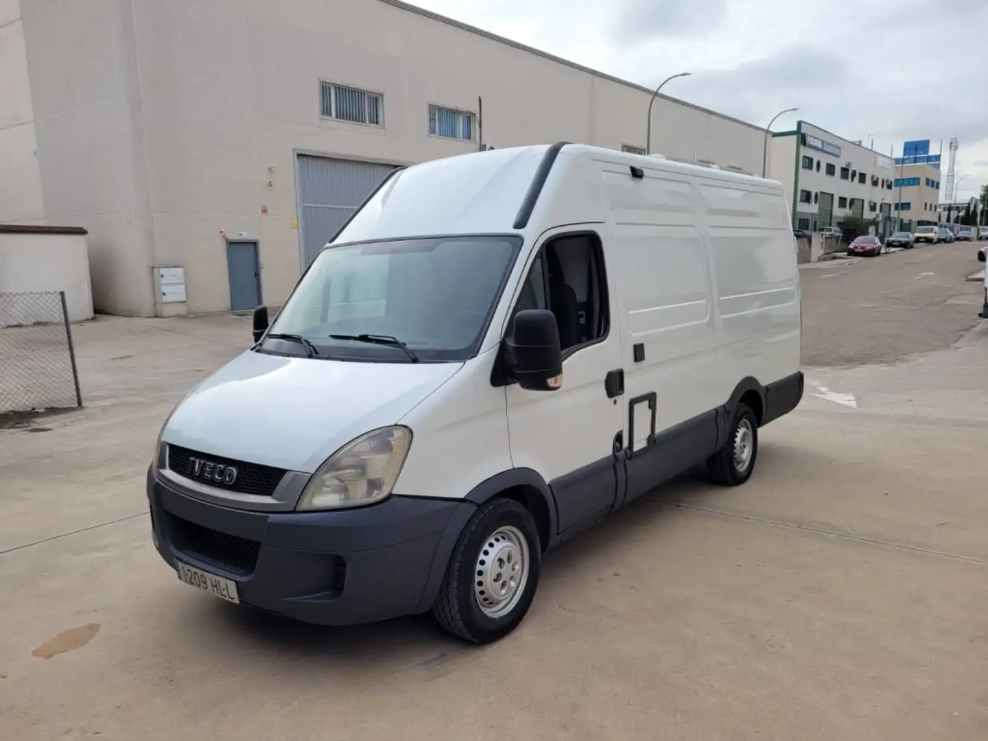 Iveco Daily Chasis Db. Cabina 35C13 D Leaf 3000 126 Blanco - 1