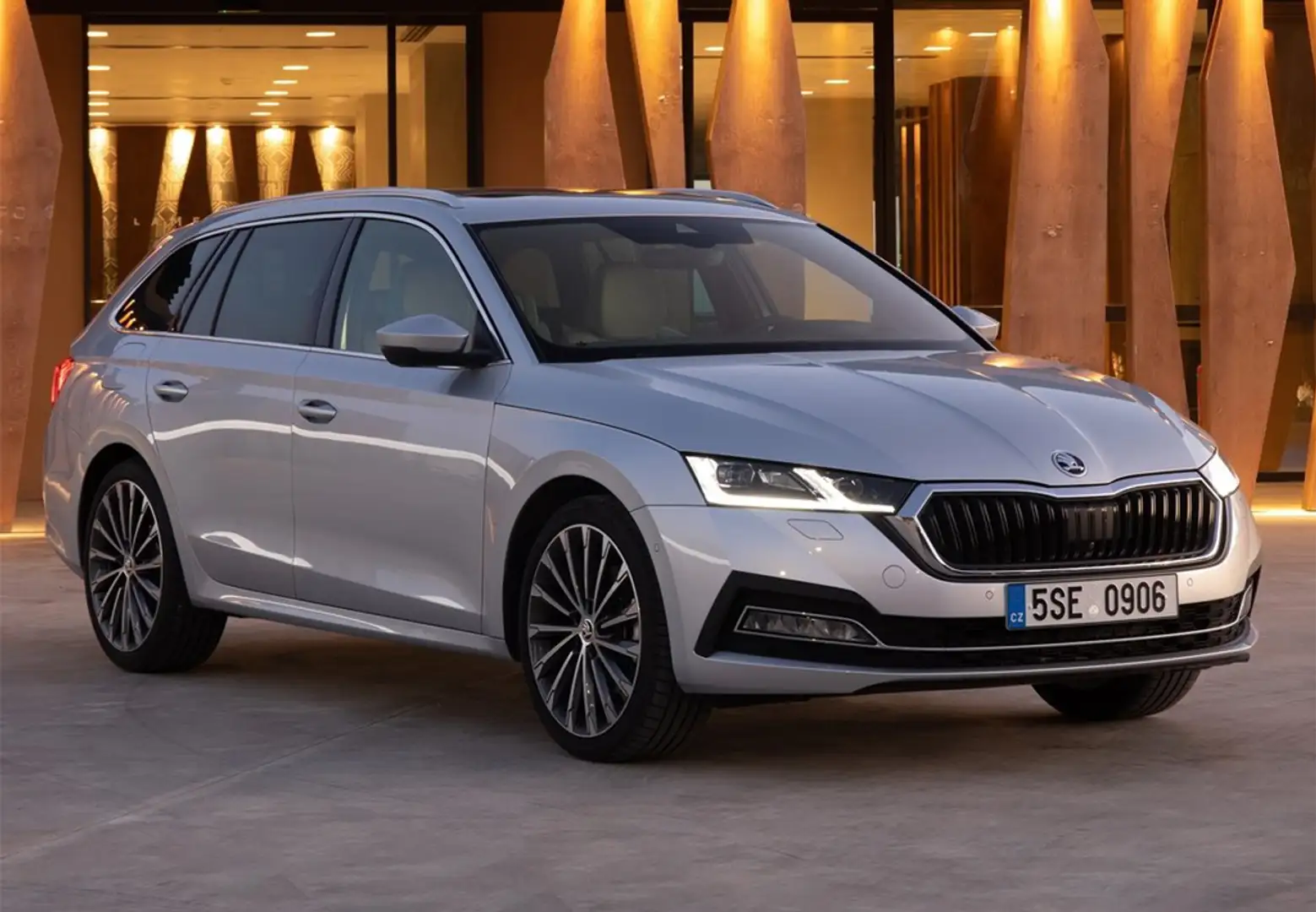 Skoda Octavia Combi 2.0 TSI RS DSG 180kW Negro - 1