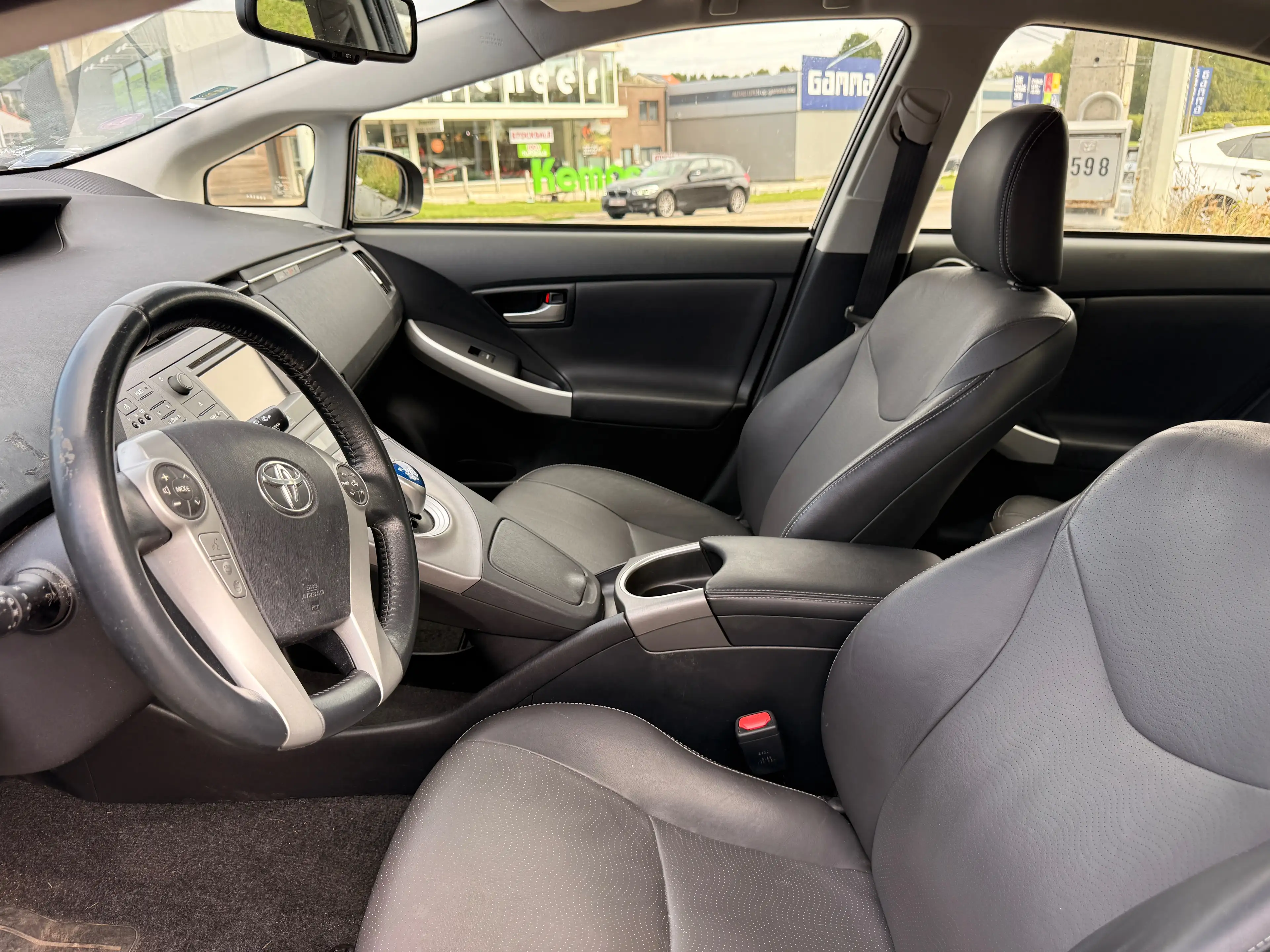 Toyota Prius Prius Hybrid 1.8i VVT-i Lounge CVT — photo 9