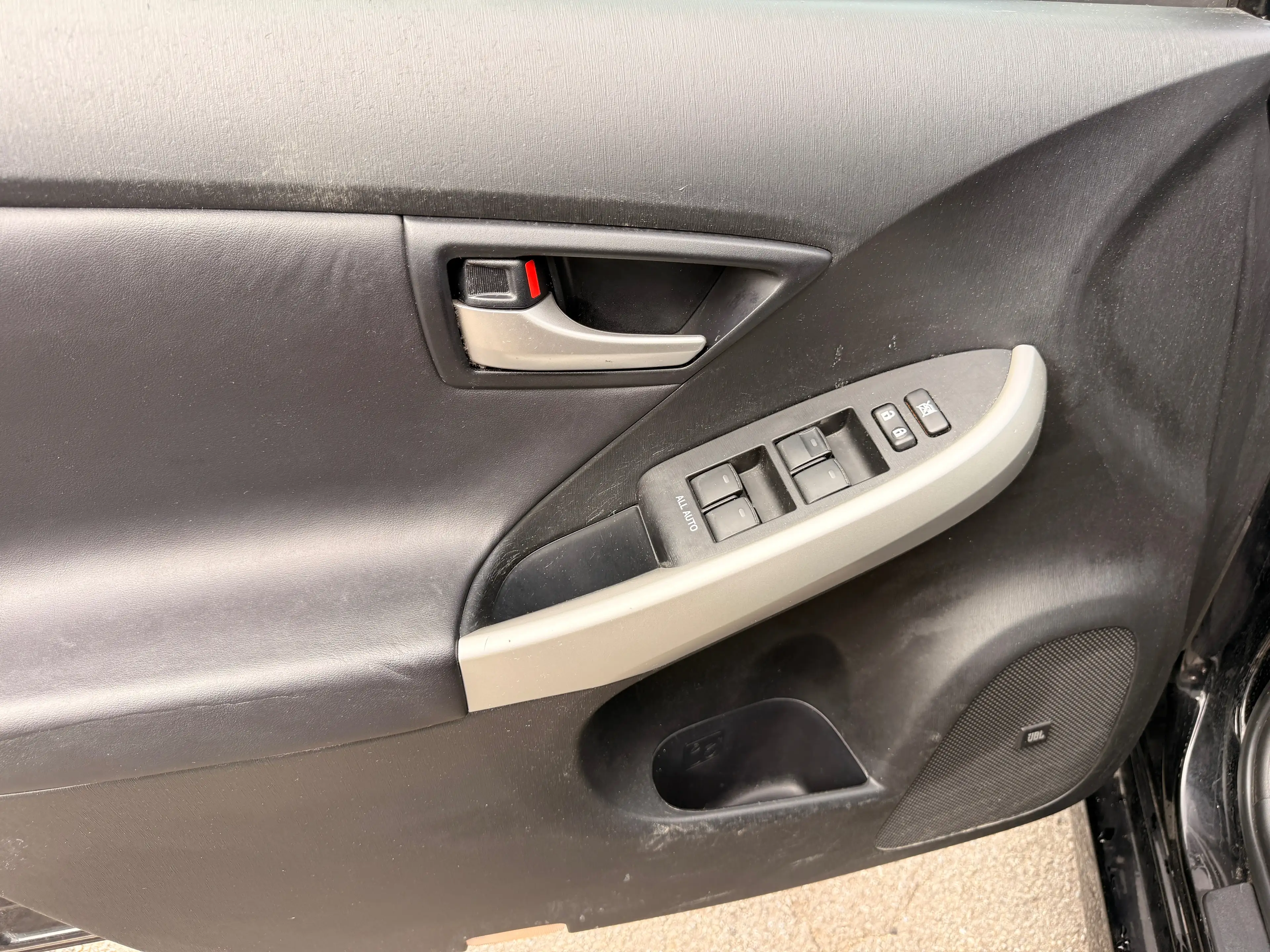 Toyota Prius Prius Hybrid 1.8i VVT-i Lounge CVT — photo 8