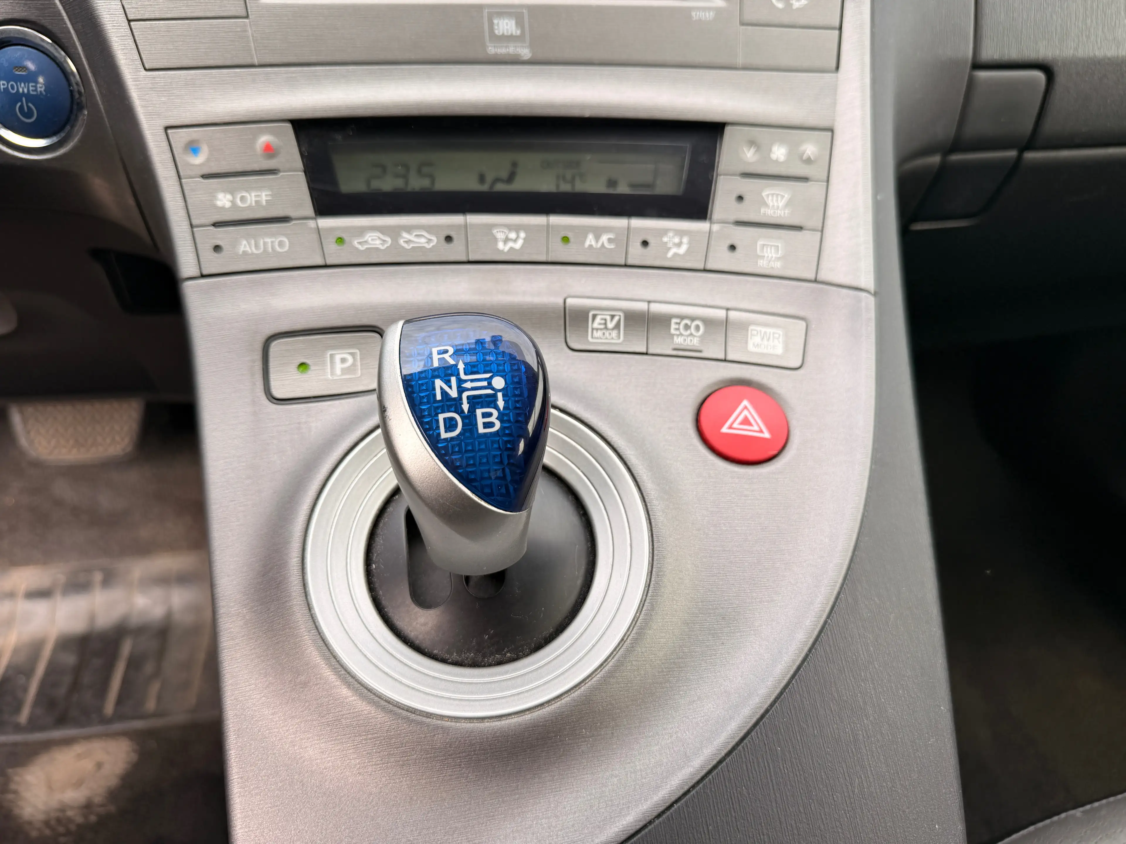 Toyota Prius Prius Hybrid 1.8i VVT-i Lounge CVT — photo 11