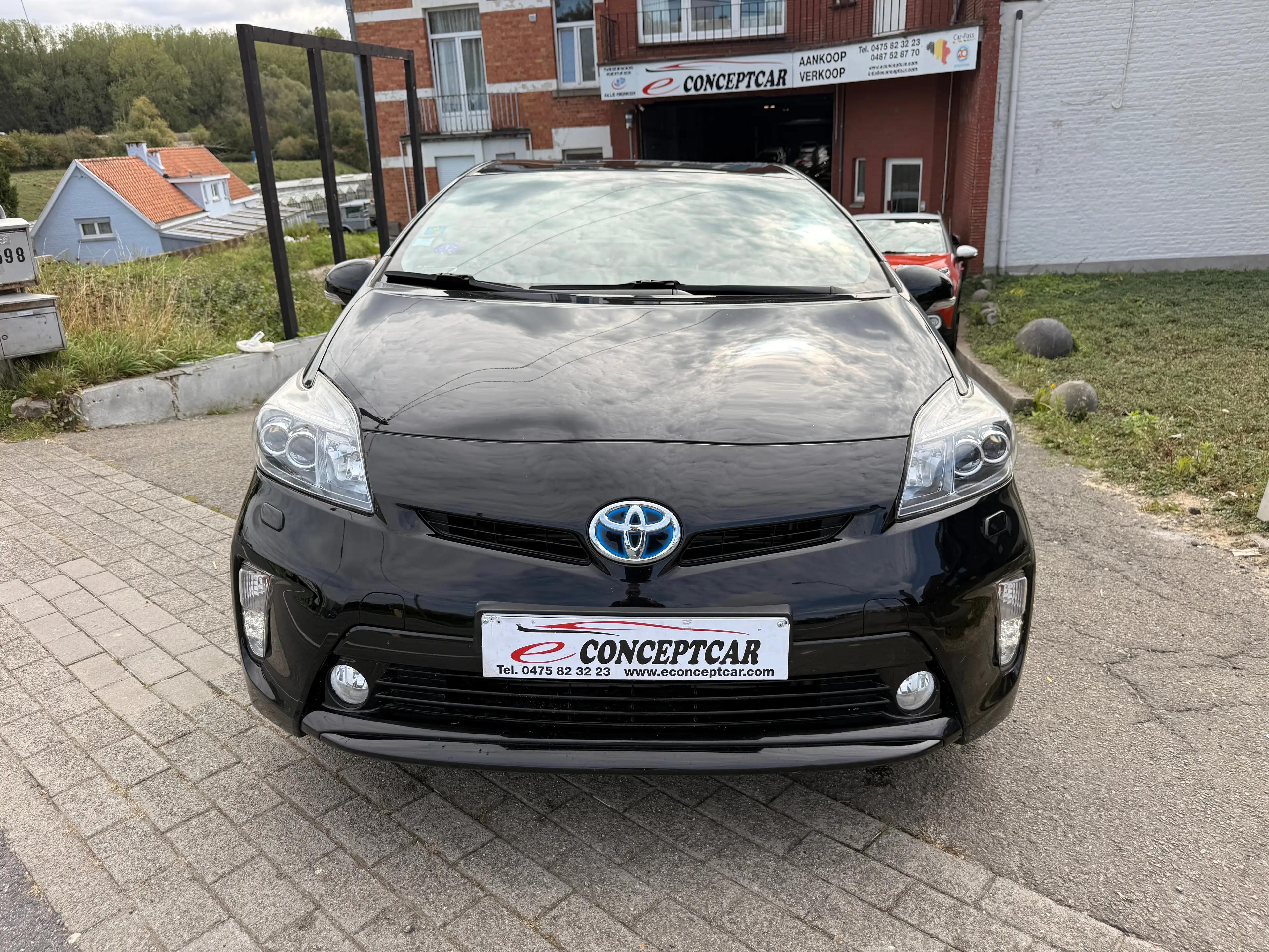 Toyota Prius Prius Hybrid 1.8i VVT-i Lounge CVT — photo 2