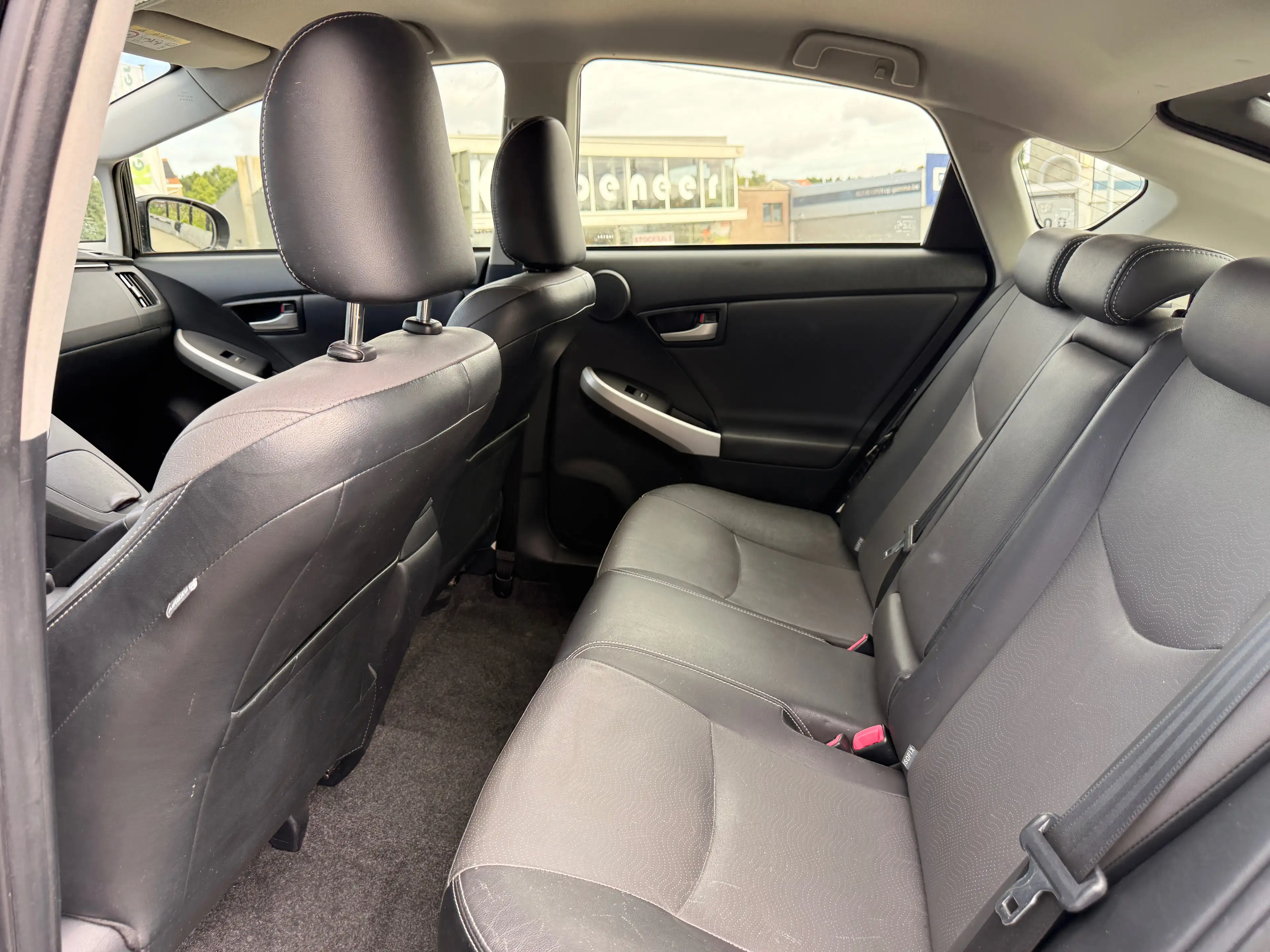 Toyota Prius Prius Hybrid 1.8i VVT-i Lounge CVT — photo 7