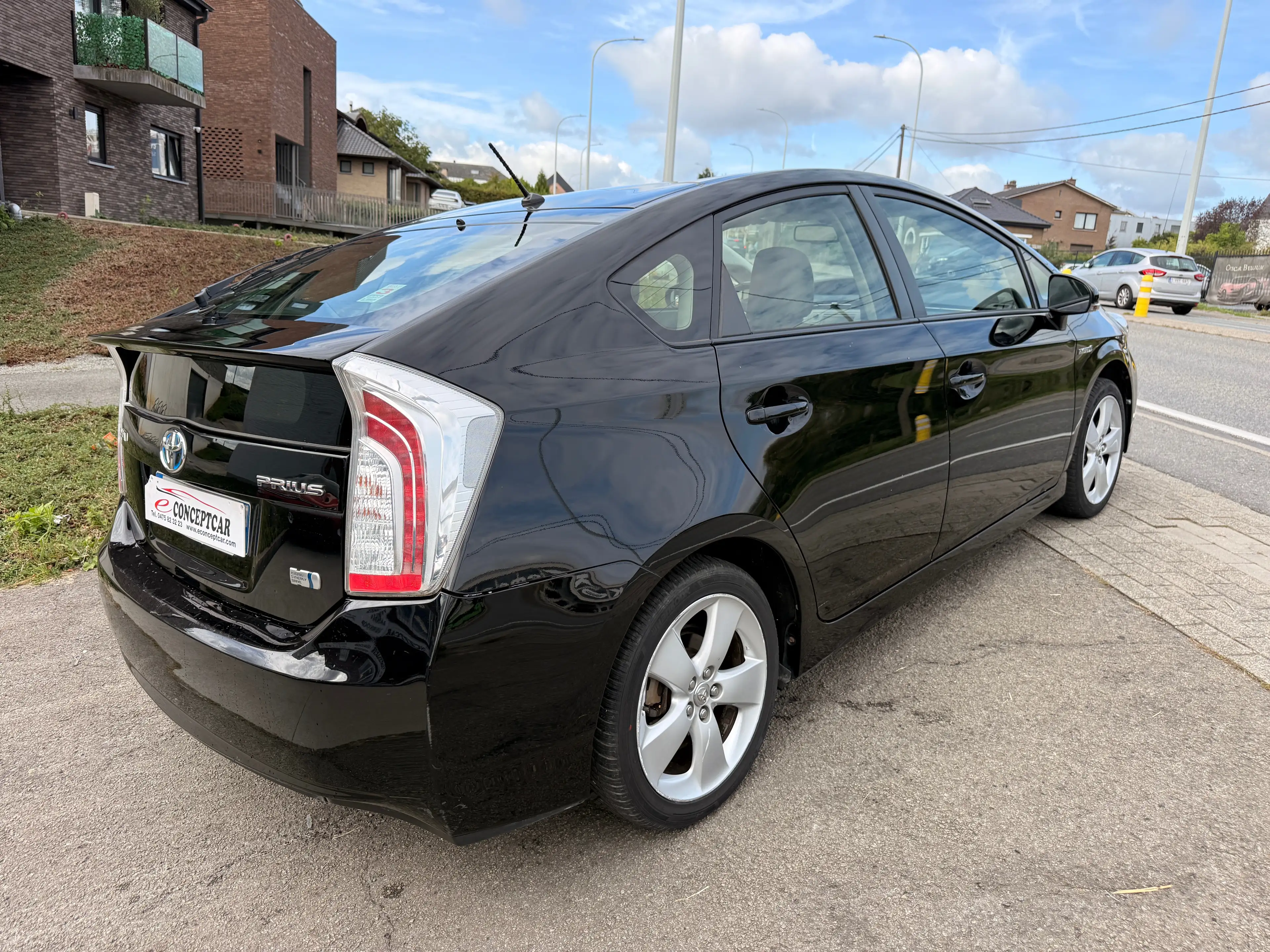Toyota Prius Prius Hybrid 1.8i VVT-i Lounge CVT — photo 4