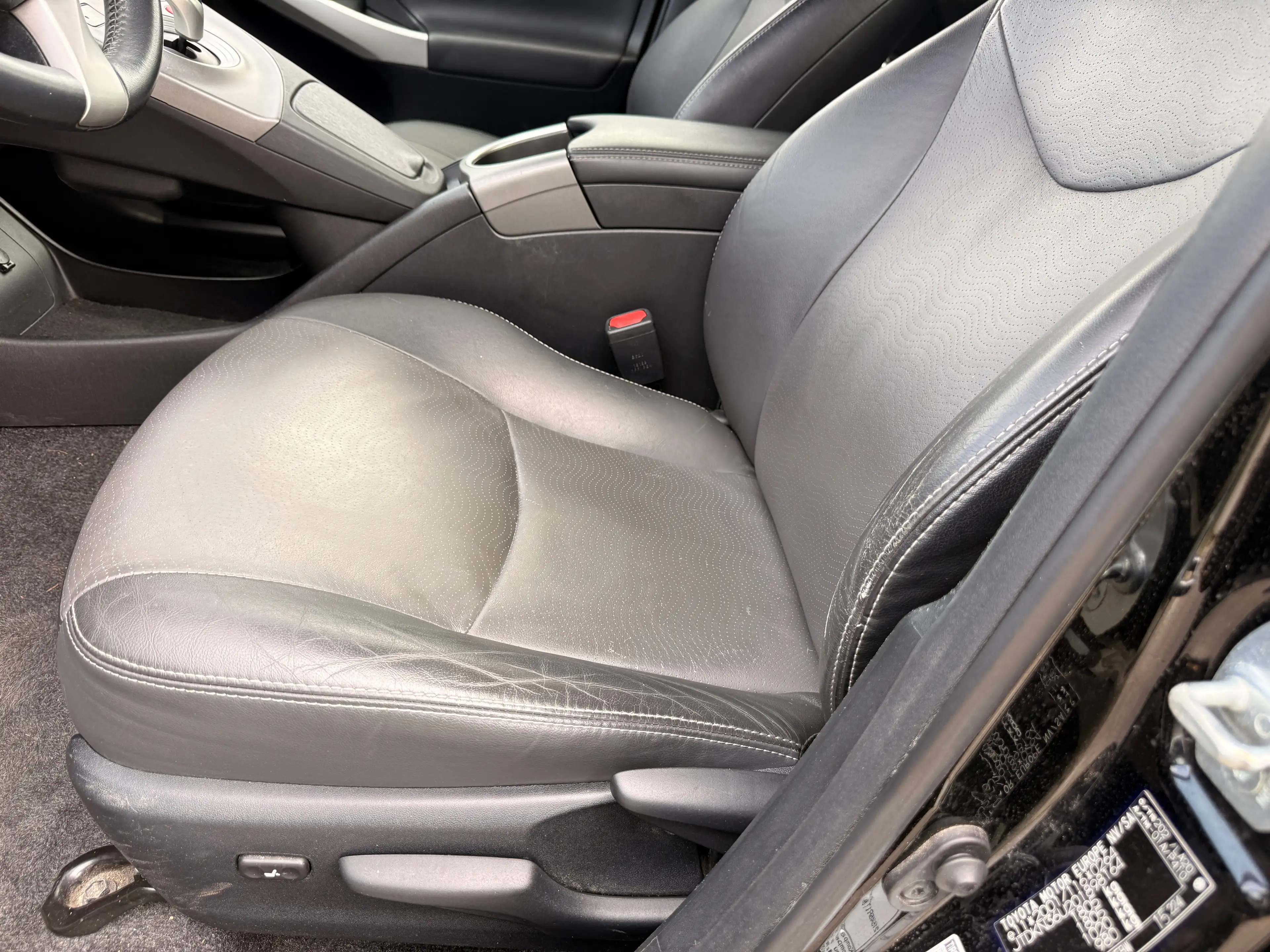 Toyota Prius Prius Hybrid 1.8i VVT-i Lounge CVT — photo 10