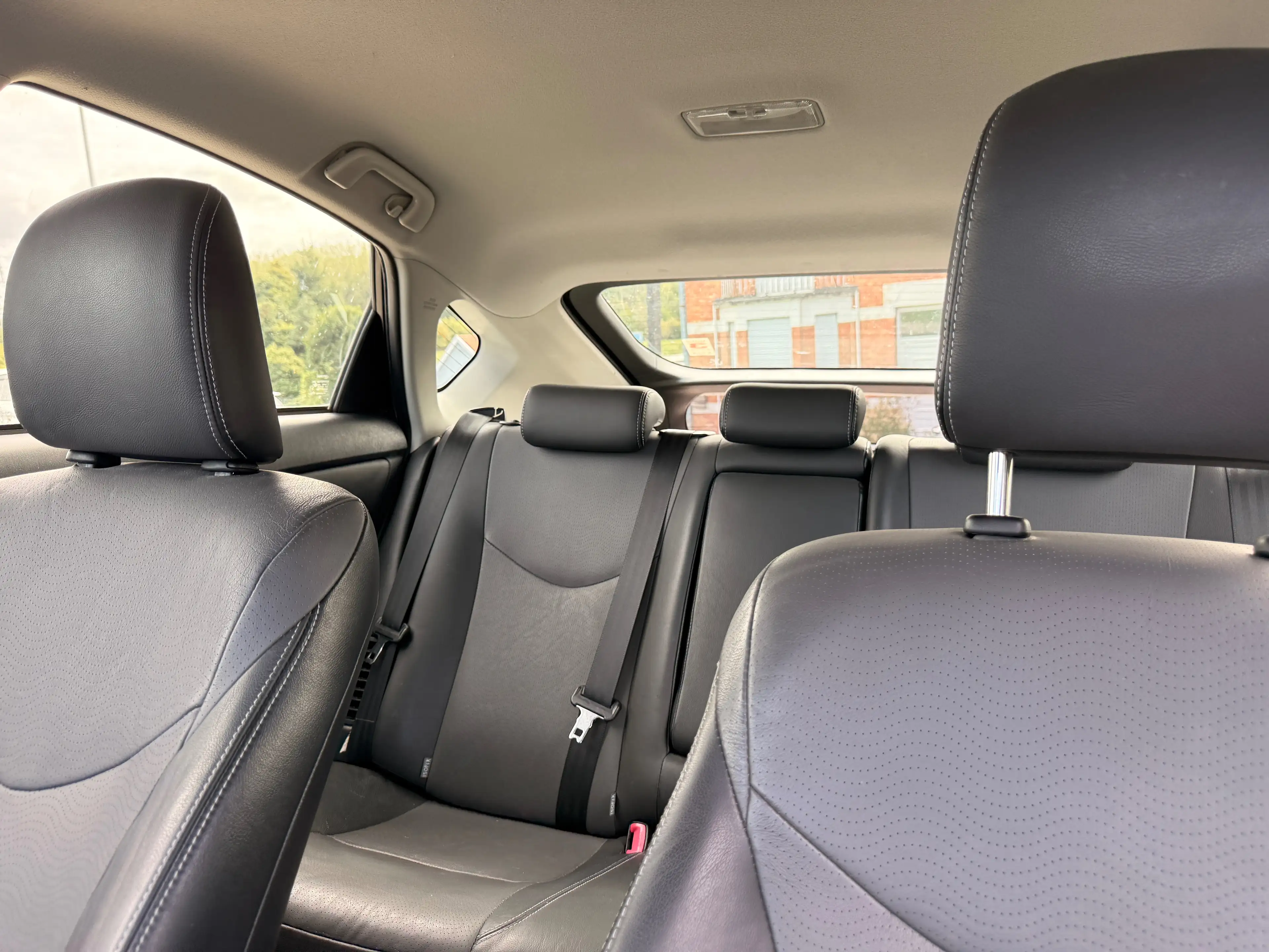Toyota Prius Prius Hybrid 1.8i VVT-i Lounge CVT — photo 13