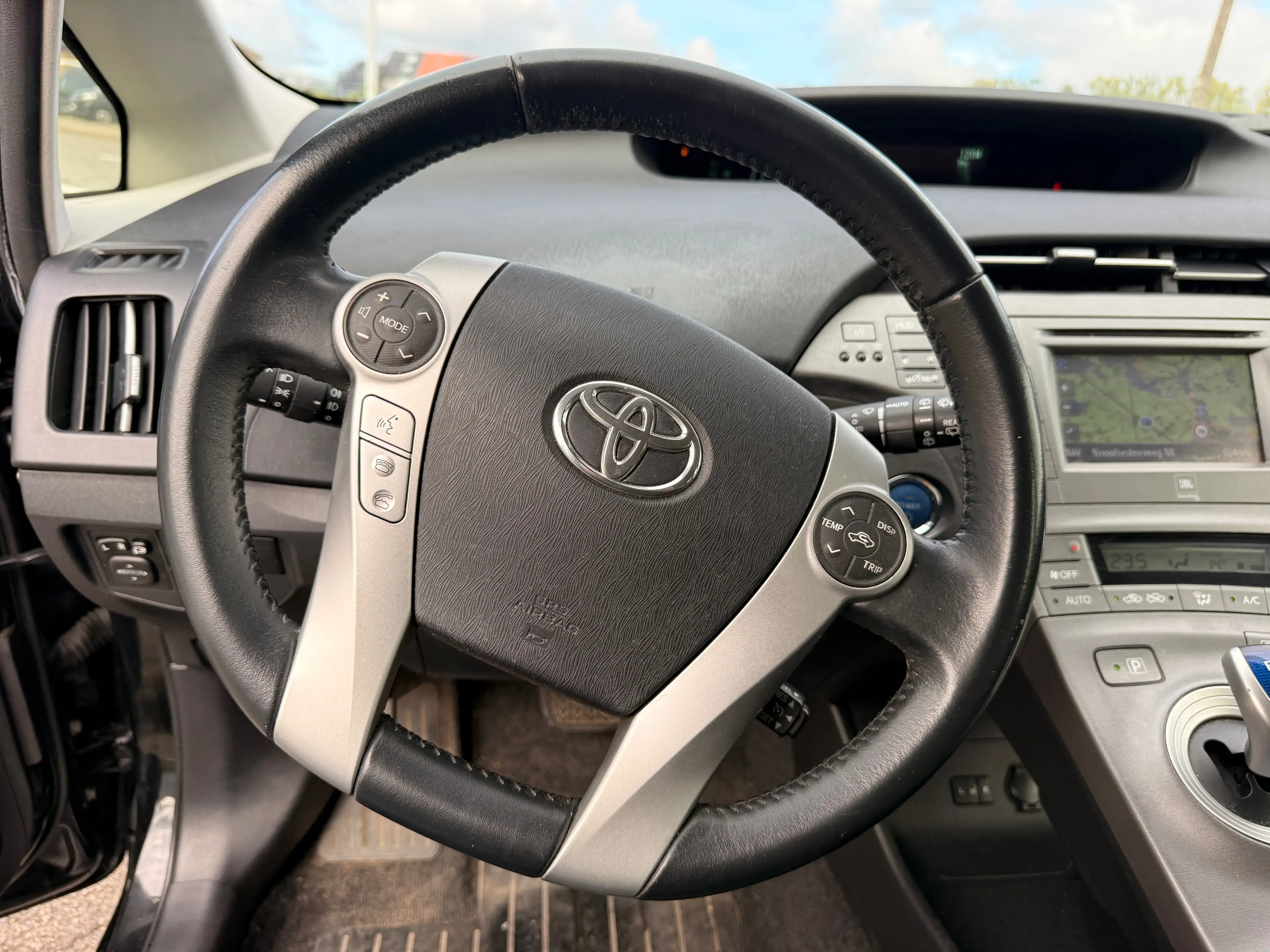 Toyota Prius Prius Hybrid 1.8i VVT-i Lounge CVT — photo 15