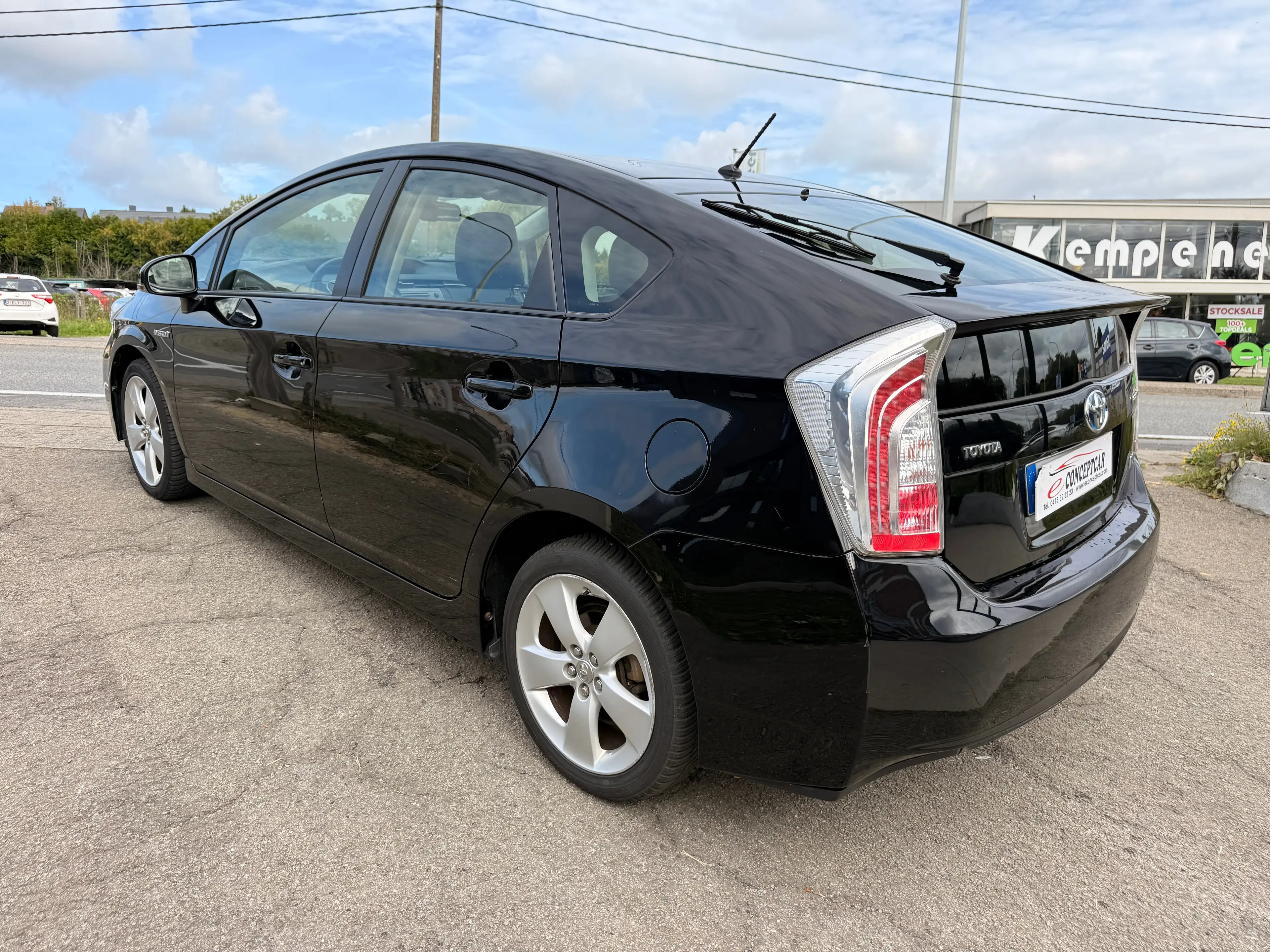 Toyota Prius Prius Hybrid 1.8i VVT-i Lounge CVT — photo 6