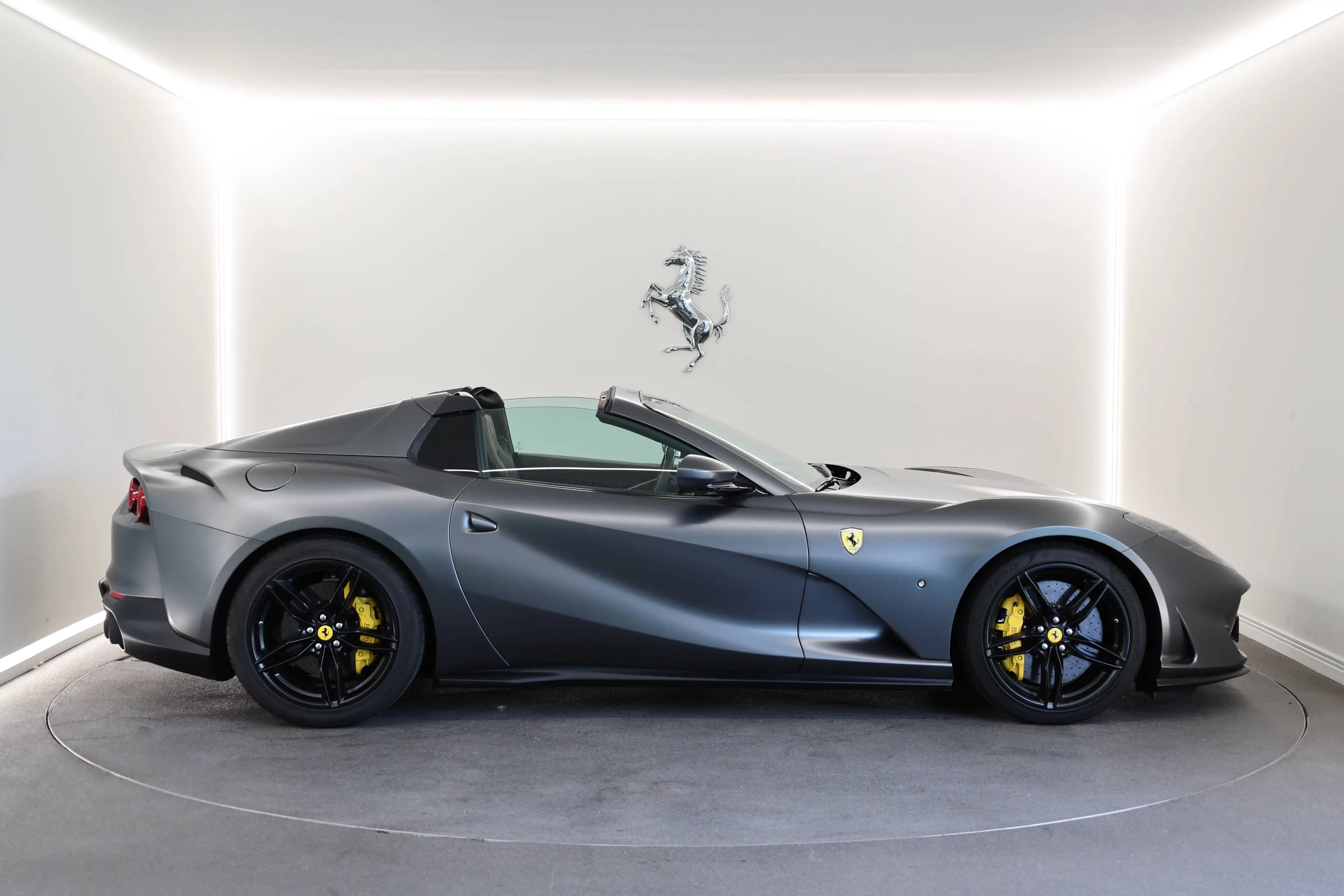 Ferrari 812 812 GTS / Grigio Silverstone / Stealth PPF — photo 7
