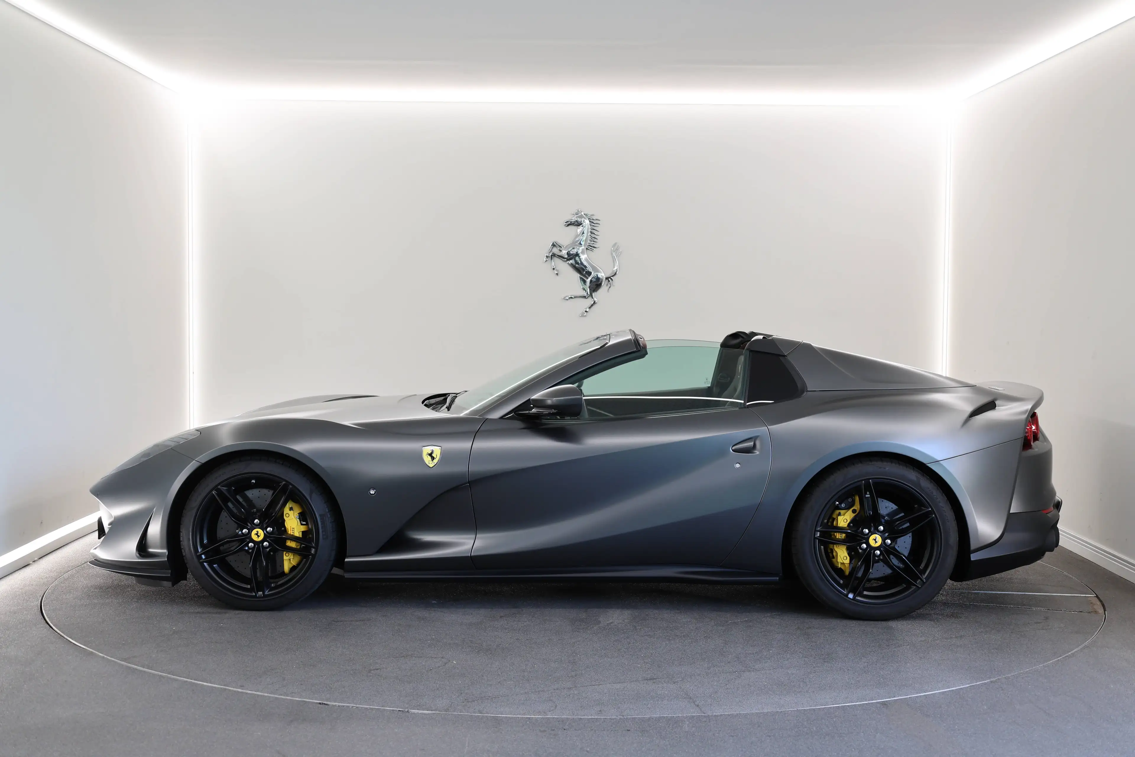 Ferrari 812 812 GTS / Grigio Silverstone / Stealth PPF — photo 3
