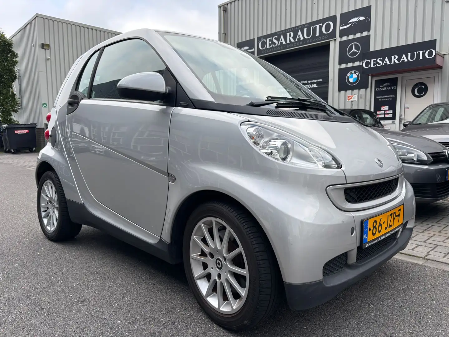 smart forTwo coupé 1.0 mhd Passion / 94 DKM / LEER Gris - 1