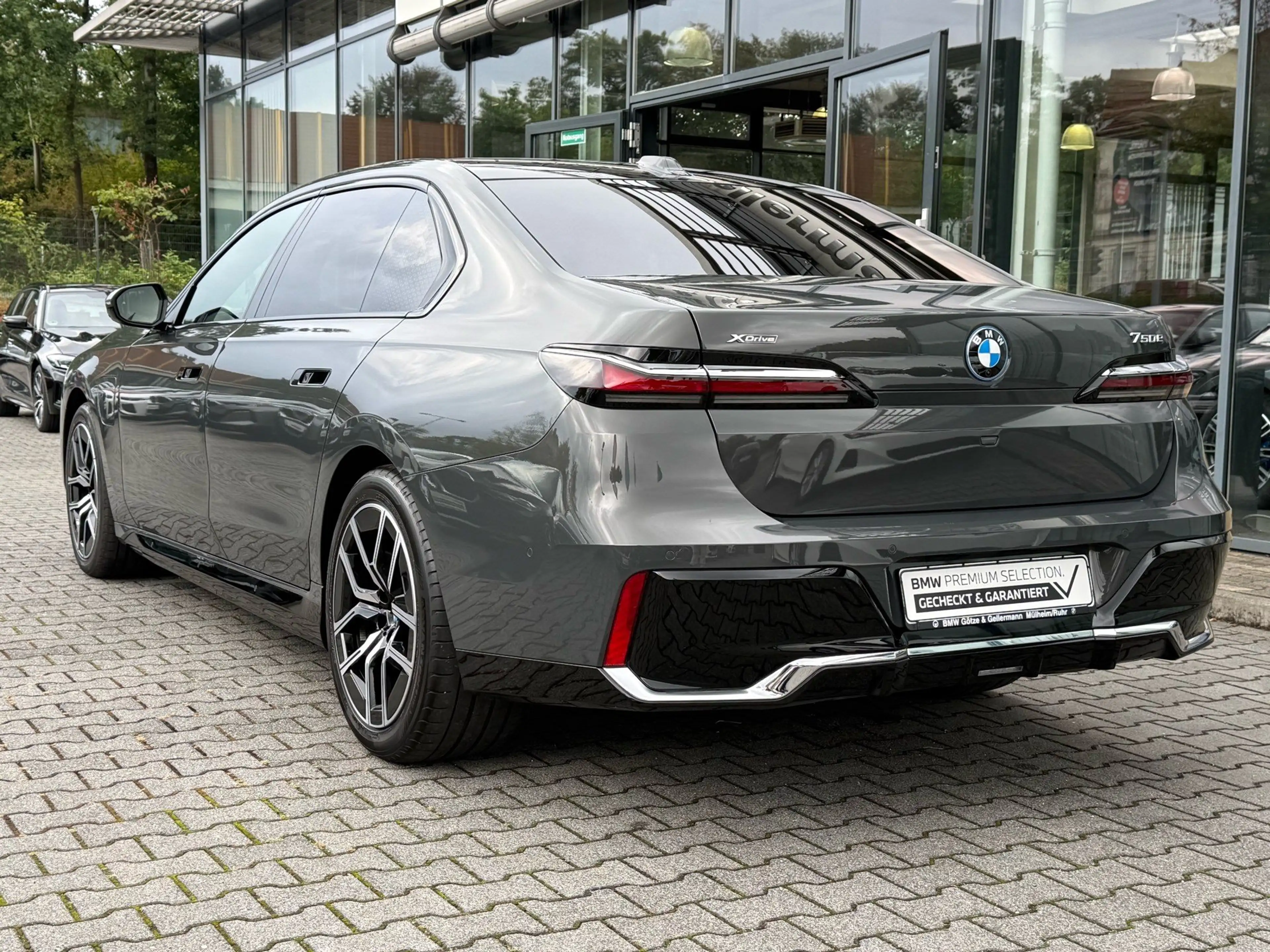 BMW 750 e xDrive M Sport //ExecutiveLoungeSeating uvm. — photo 4