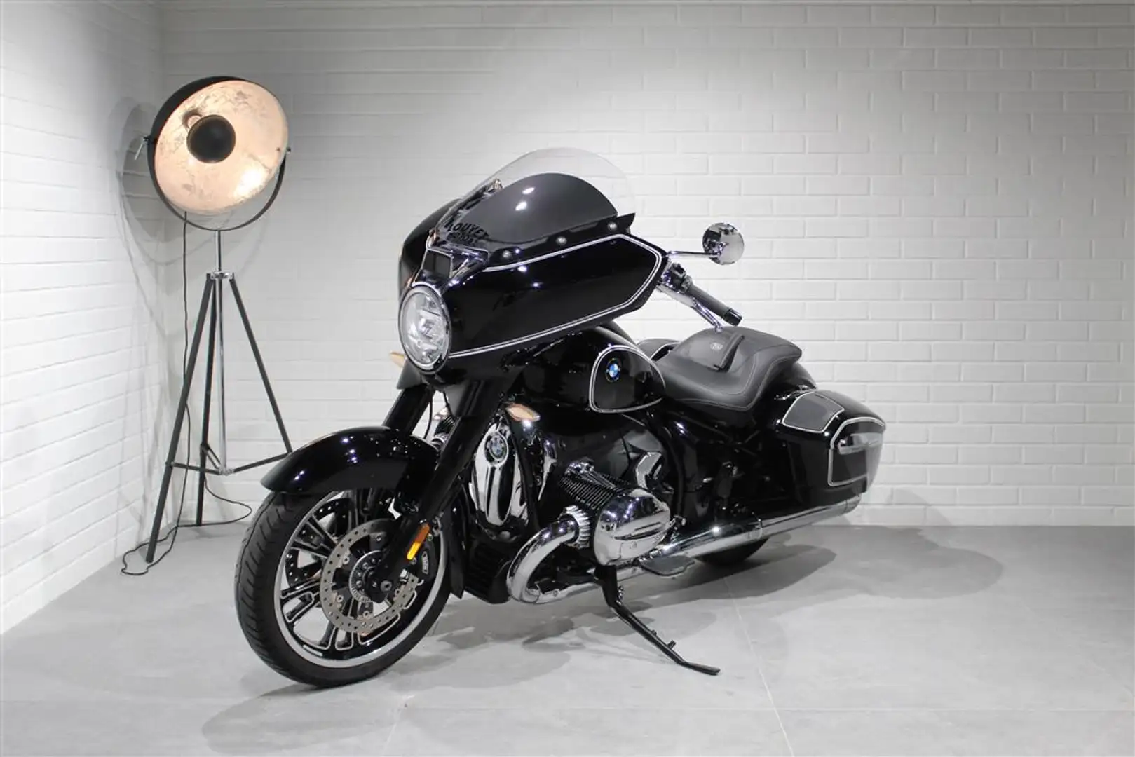 BMW R 18 B 0 crna - 1