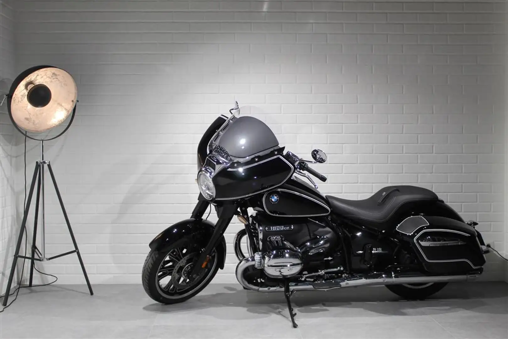 BMW R 18 B 0 crna - 2