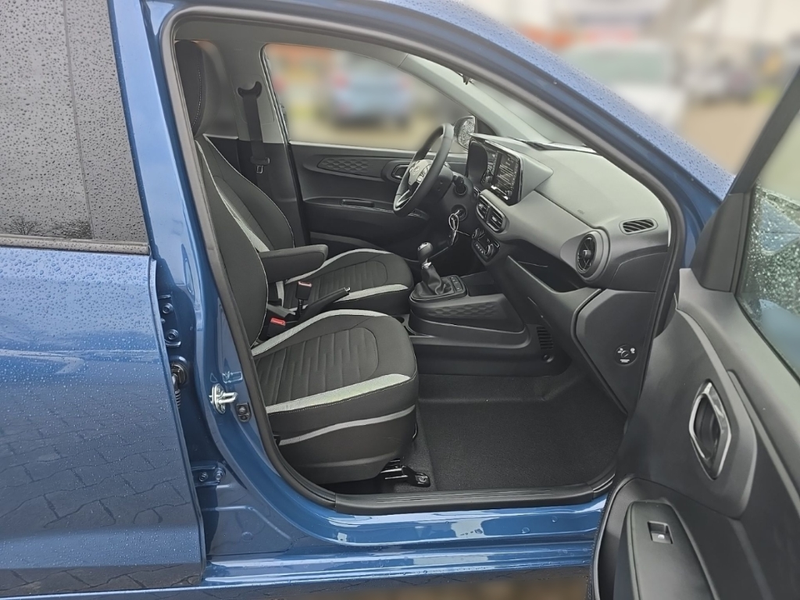 Hyundai i10 Premium 1.2 EU6e Navi Digitales Cockpit Apple CarP — photo 14