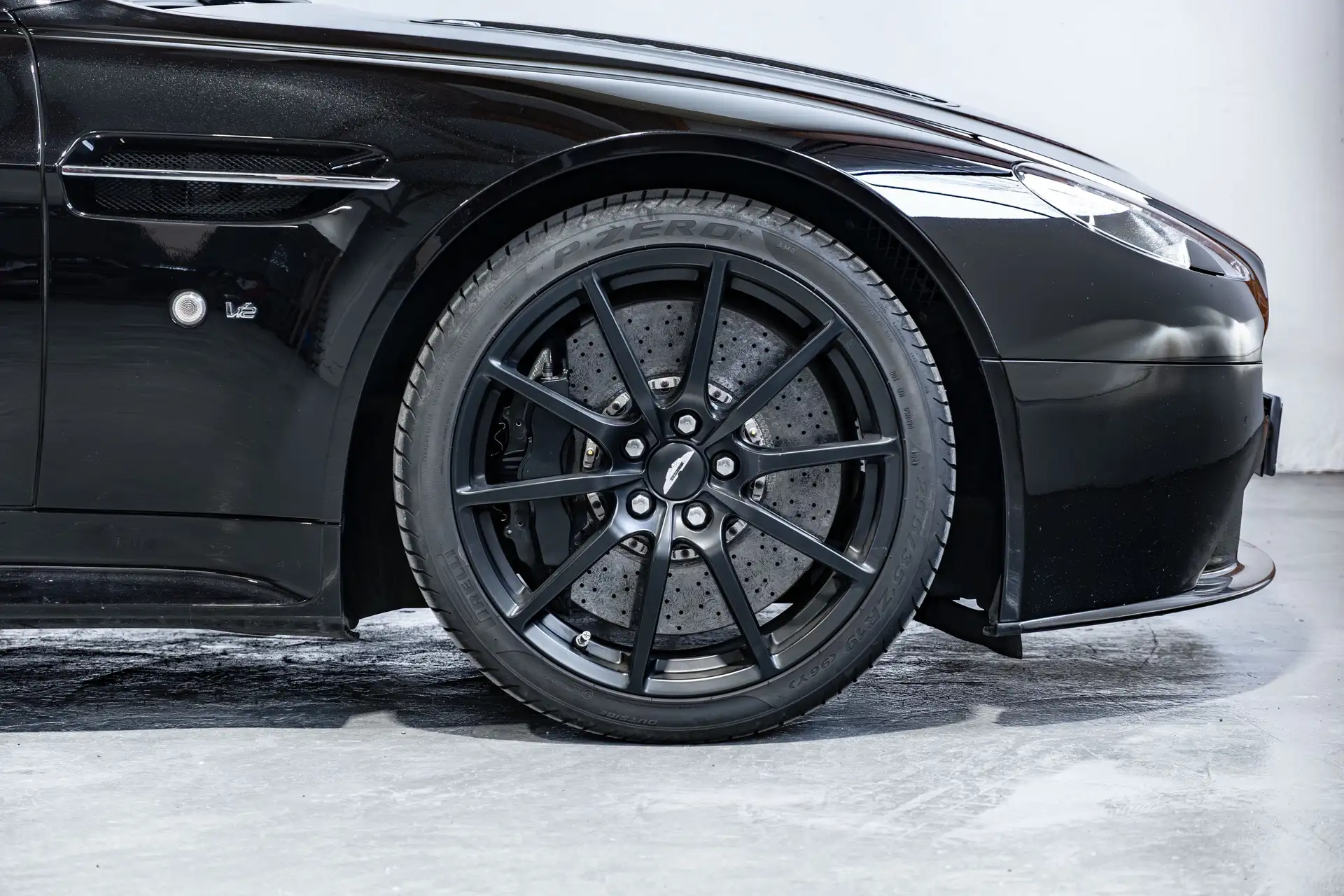 애스턴마틴 밴티지 Coupe 2016 검정 사진 6