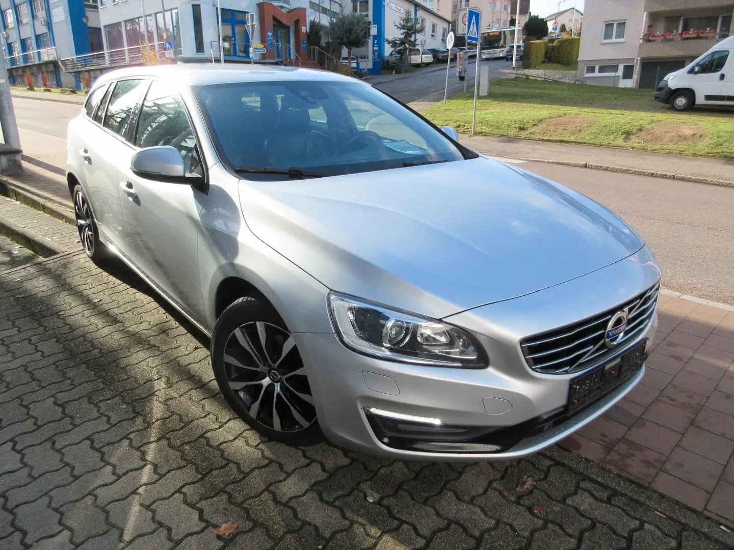 Volvo V60 D3 Geartronic Linje Svart/Navi/PDC/Schiebeda Silber - 2