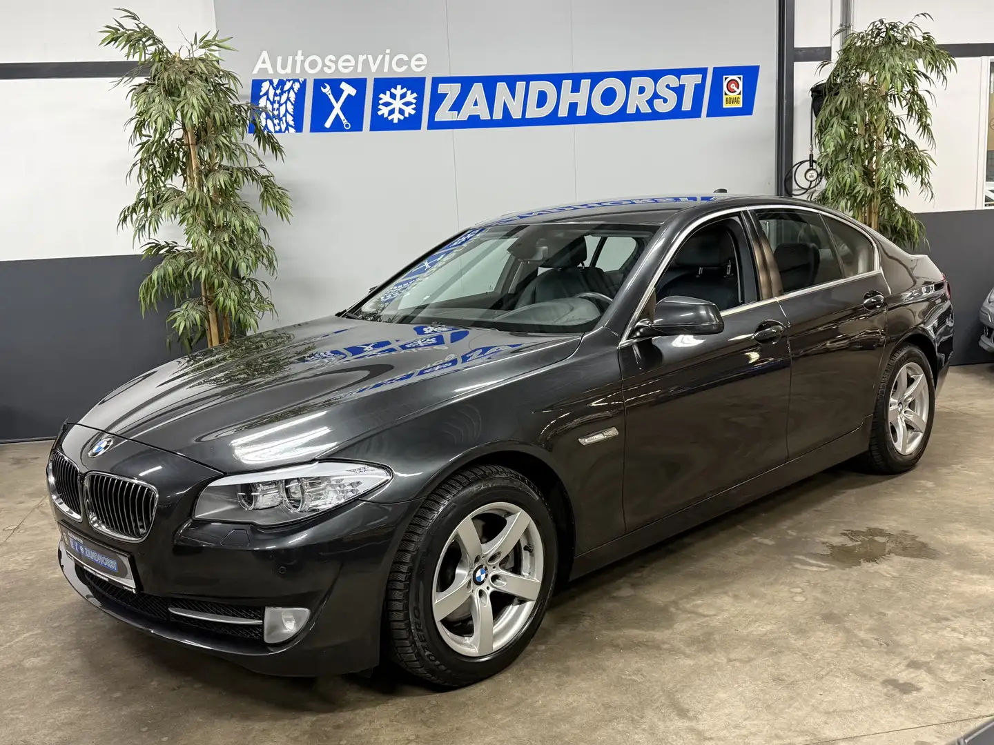 BMW 520 5-serie 520i High Executive // Autom. // Leer // S Grijs - 1