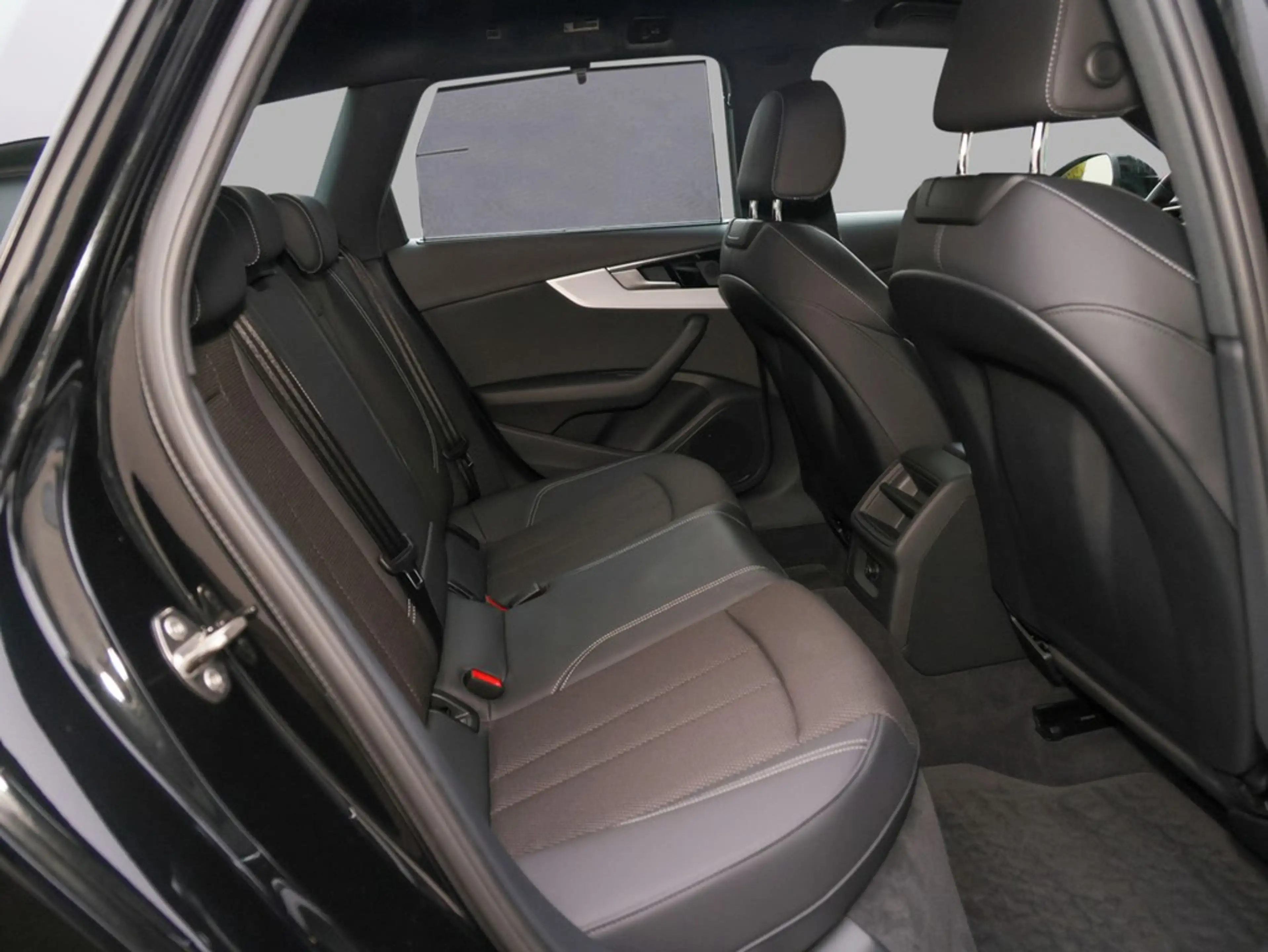 Audi A4 Avant 40 TDI S line — photo 14