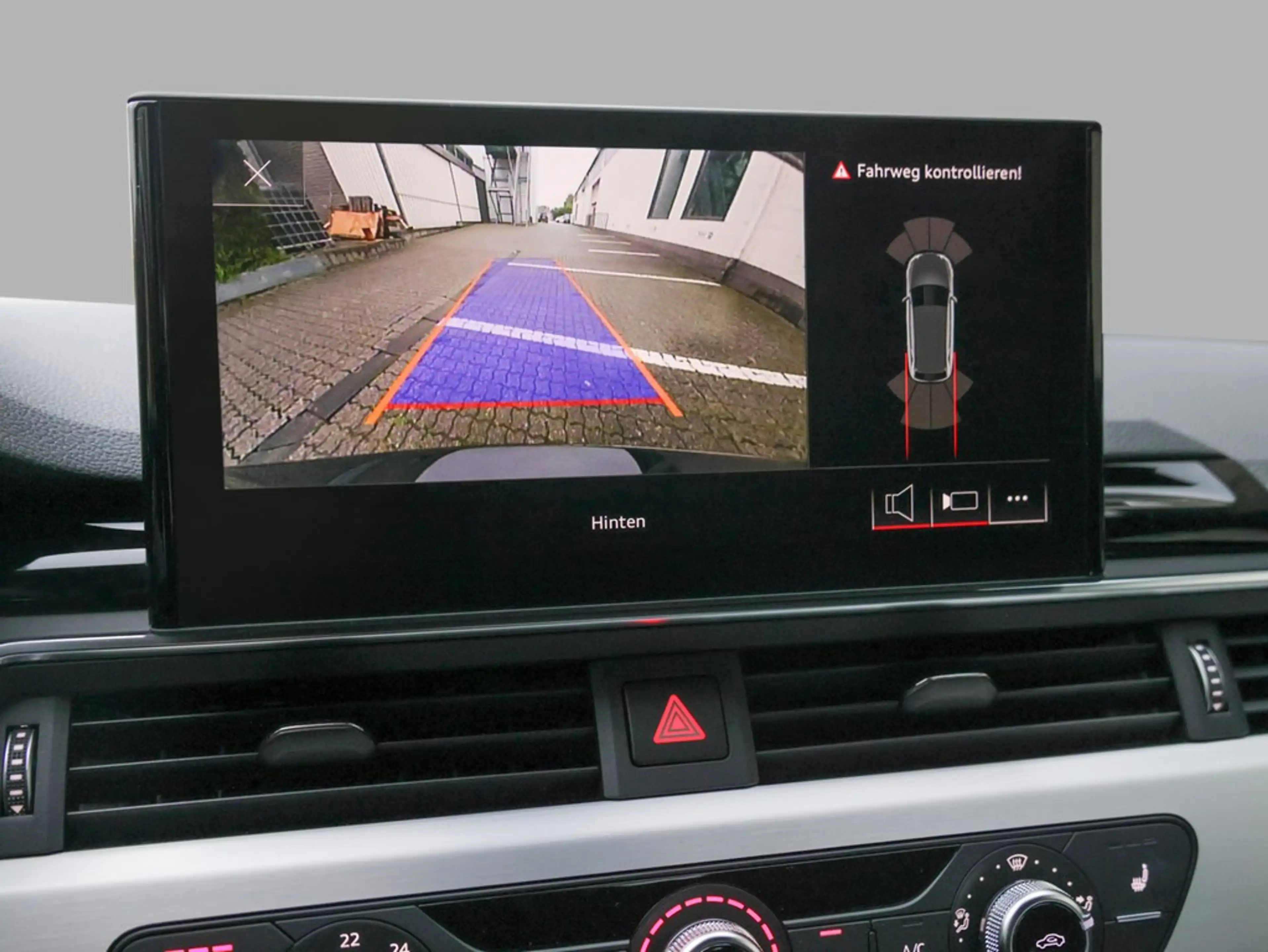 Audi A4 Avant 40 TDI S line — photo 7