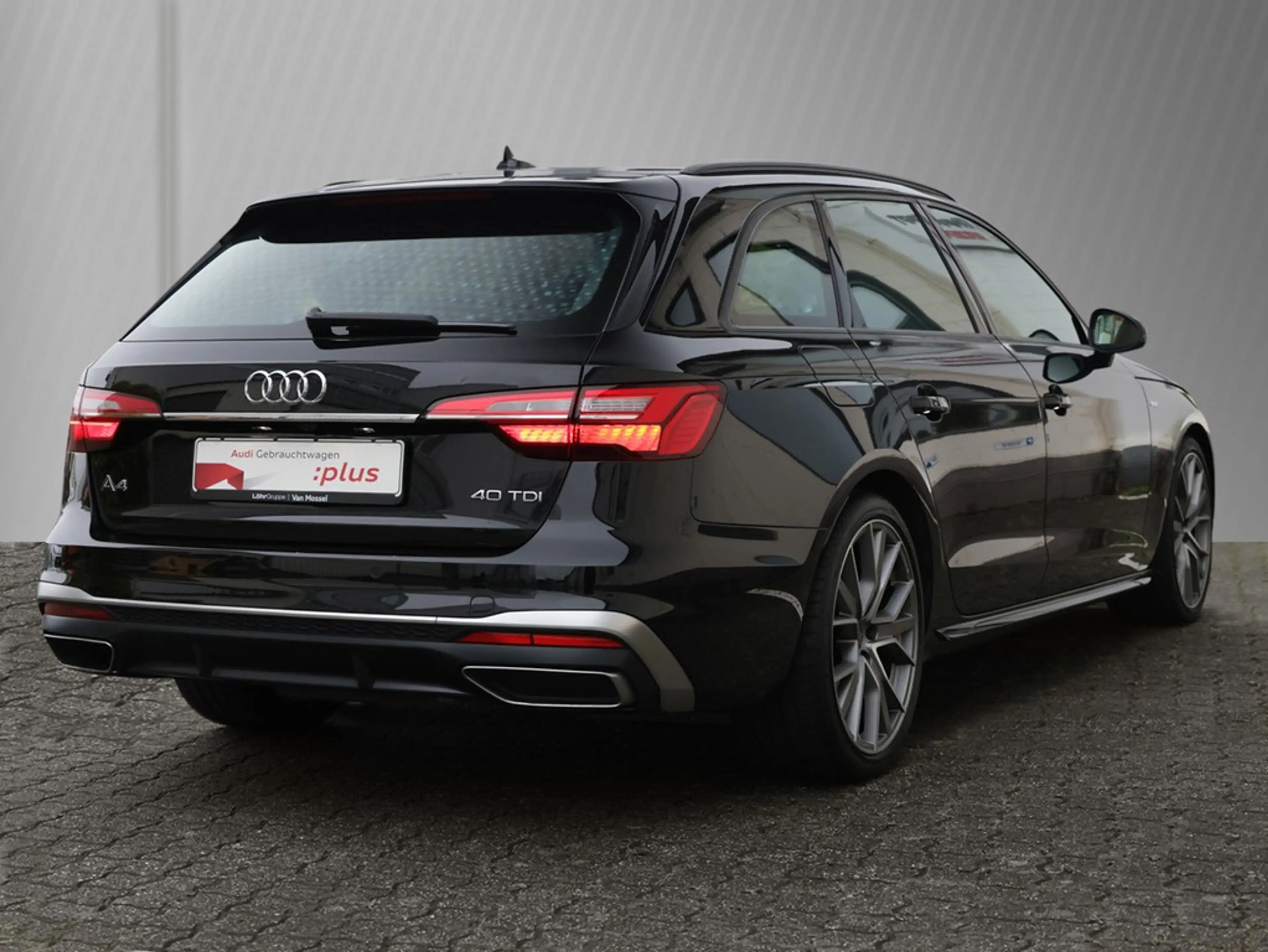 Audi A4 Avant 40 TDI S line — photo 4