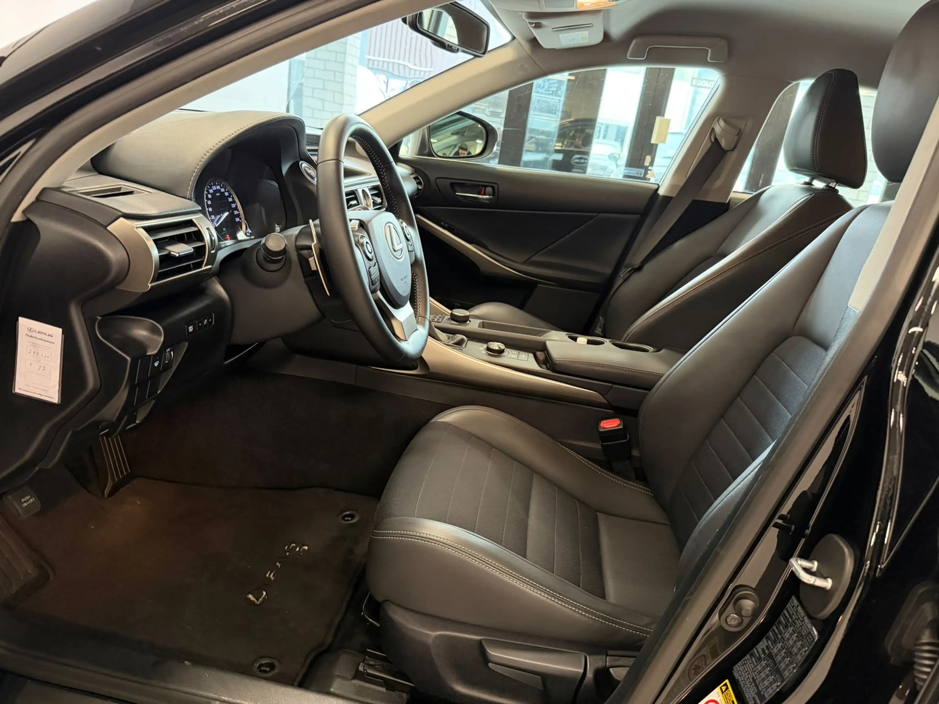 Lexus IS 300 300h Hybrid Sport Edition DEALERONDERHOUDEN — photo 17