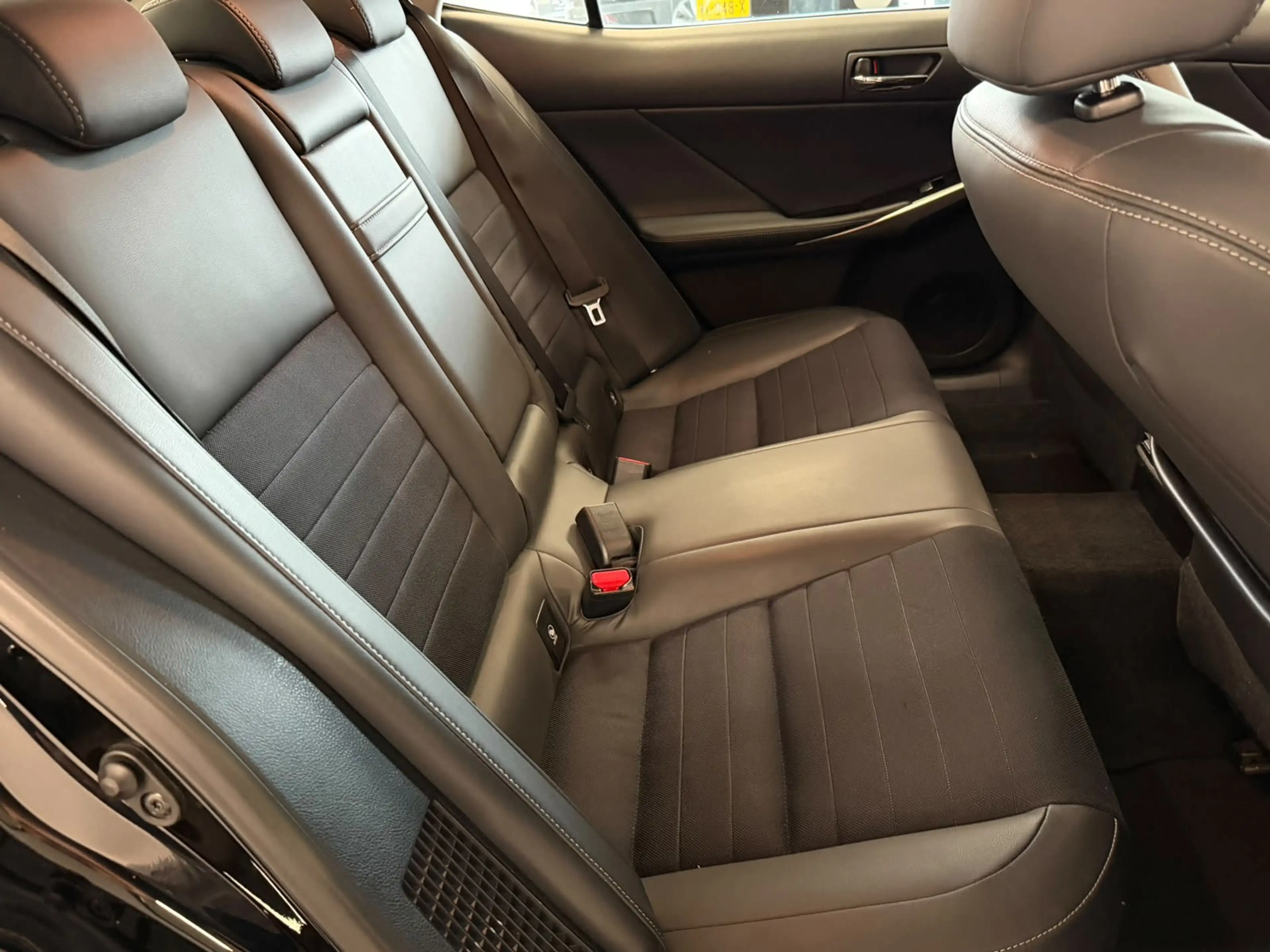 Lexus IS 300 300h Hybrid Sport Edition DEALERONDERHOUDEN — photo 15