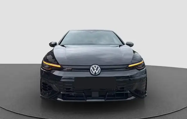 Volkswagen Golf view 4