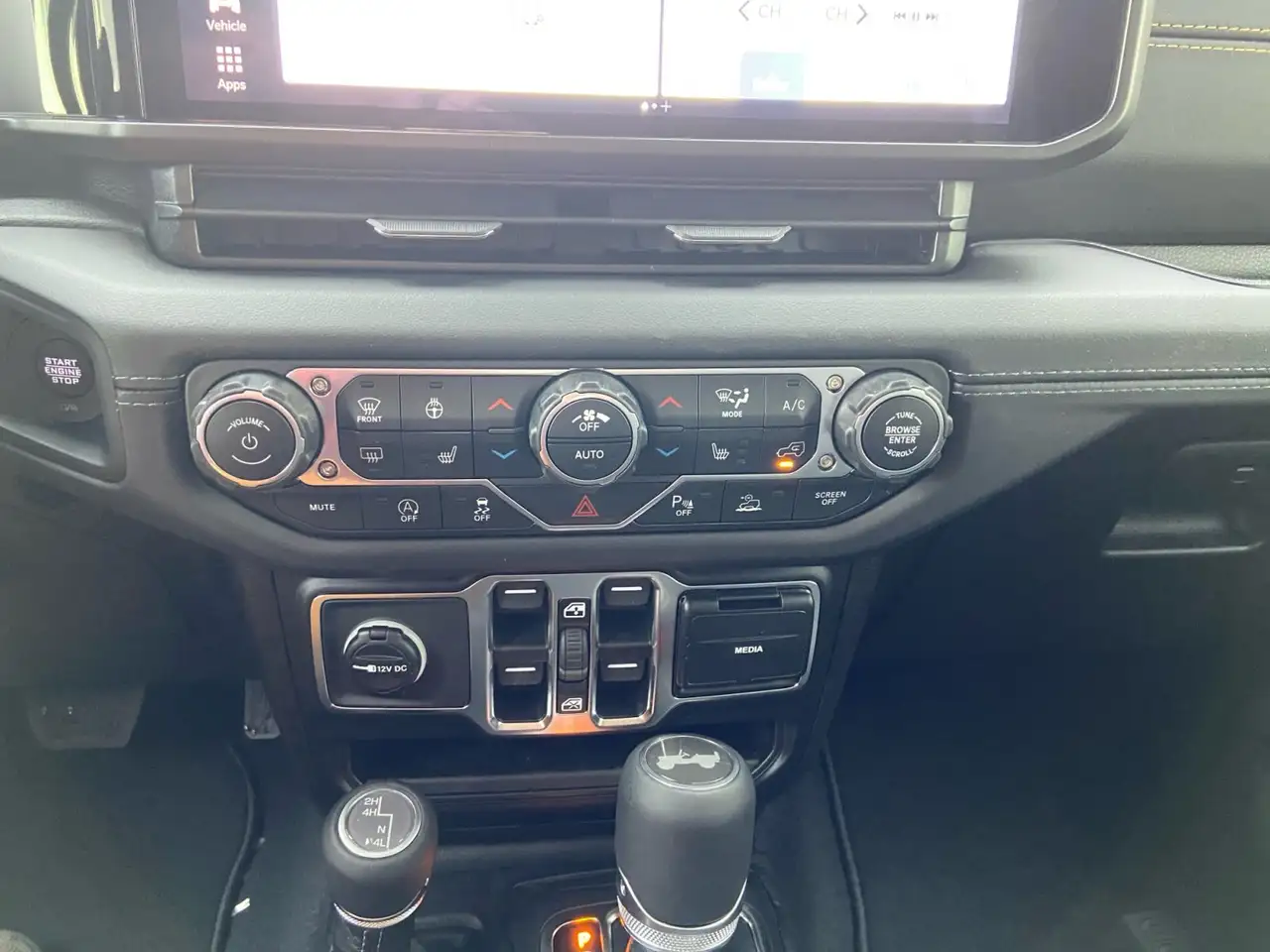 Jeep Wrangler снимка Jeep Wrangler